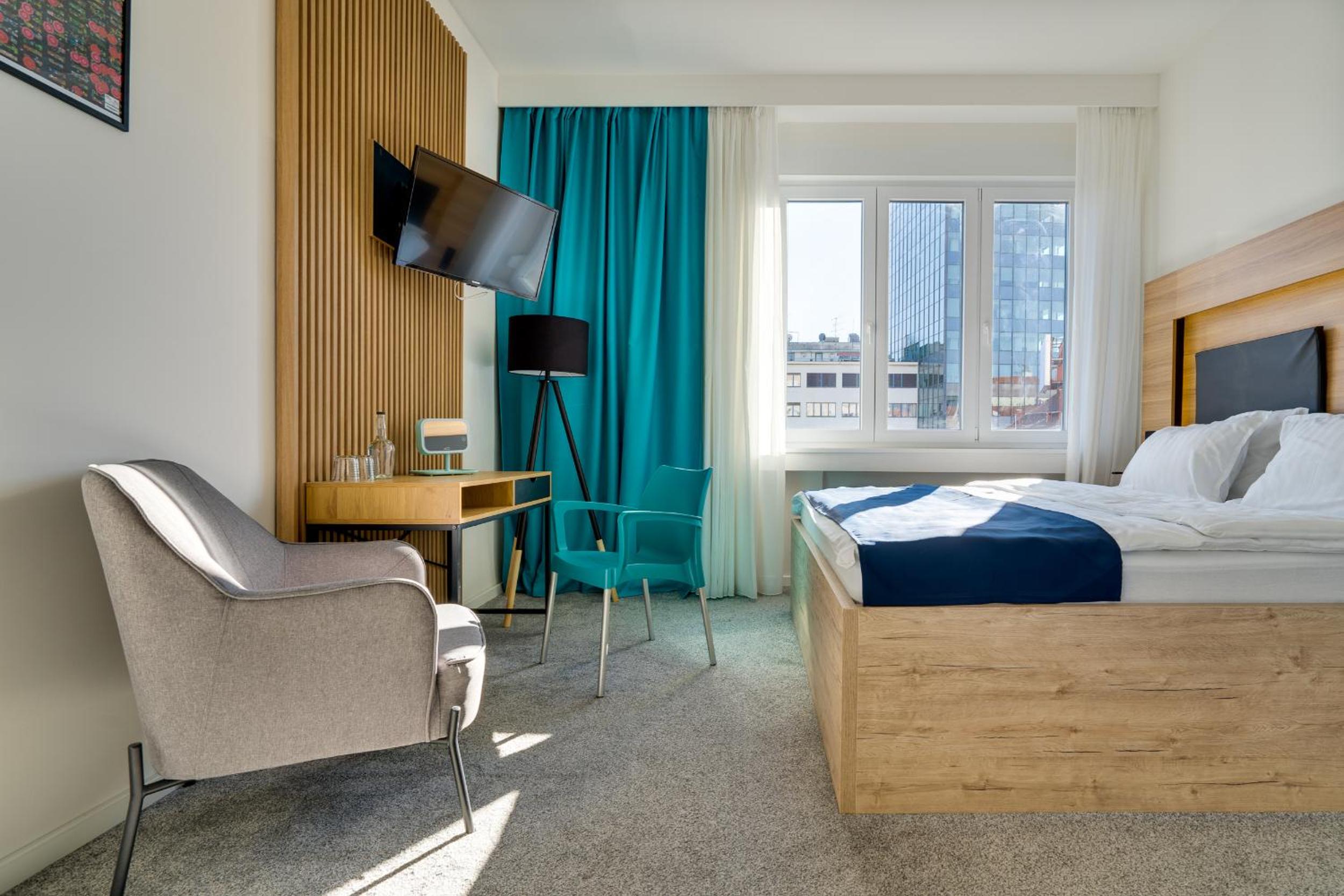 Double Room with City View - Photo 7