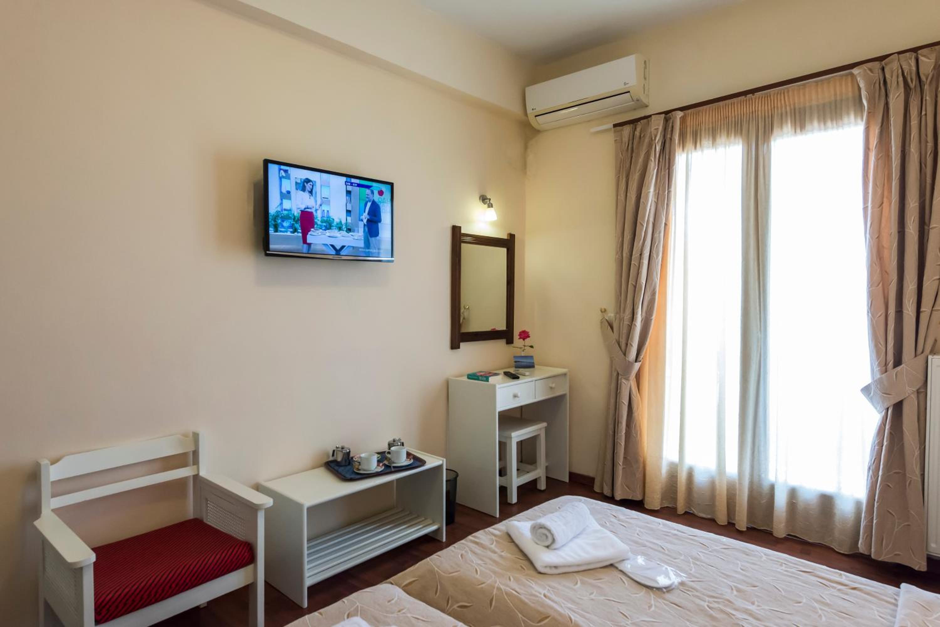 Twin Room with Sea View - Photo 8
