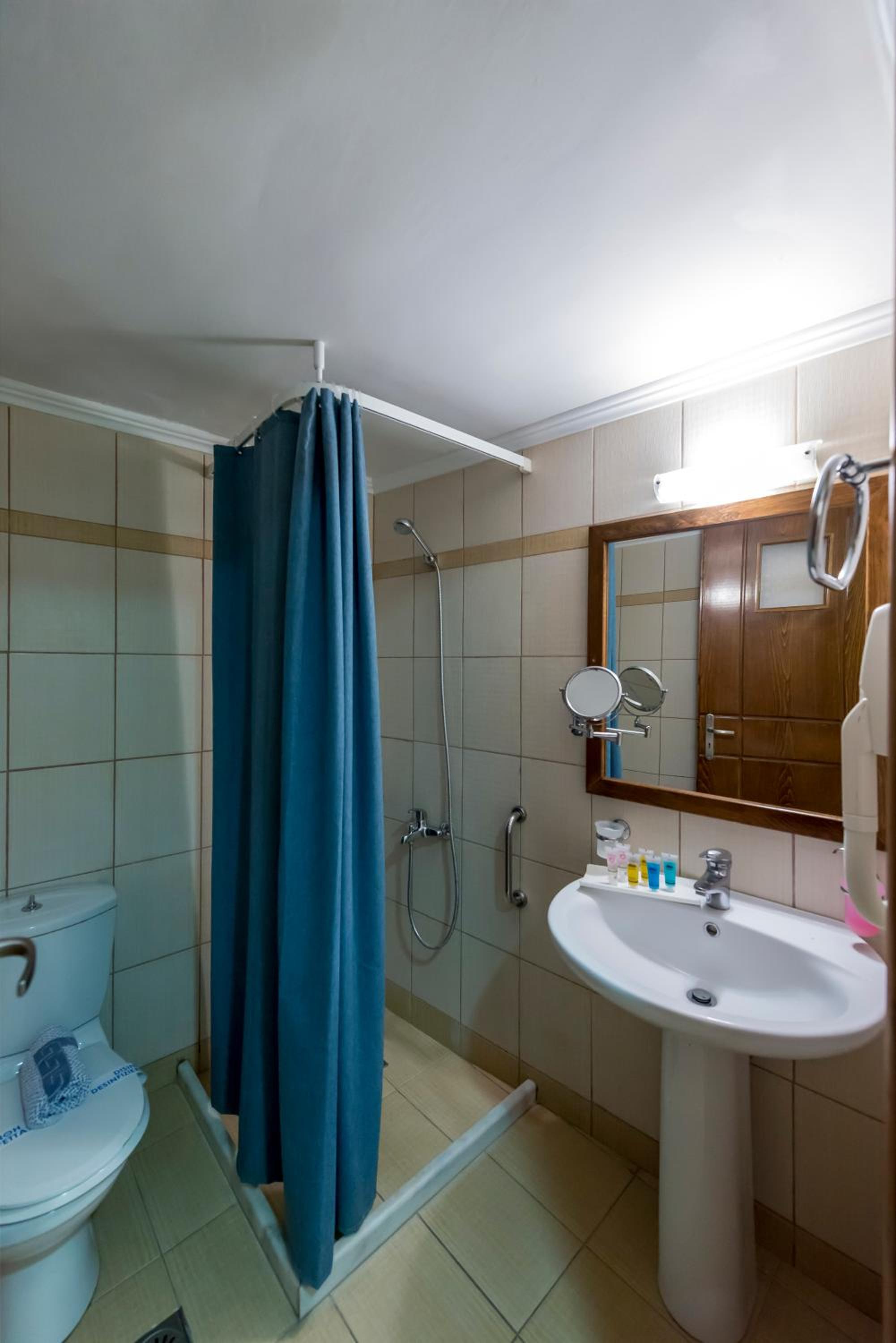 Twin Room with Sea View - Photo 9