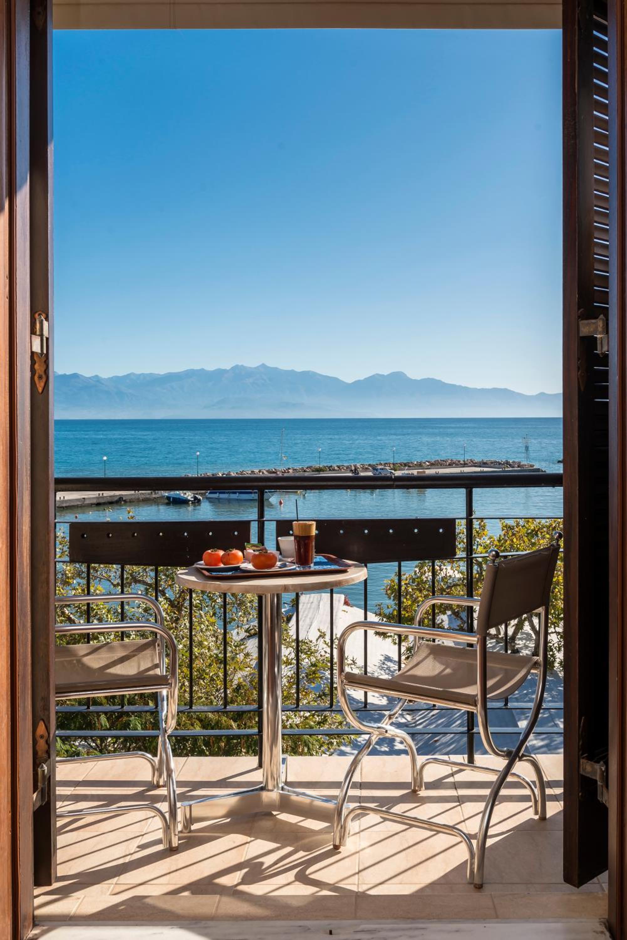 Twin Room with Sea View - Photo 10