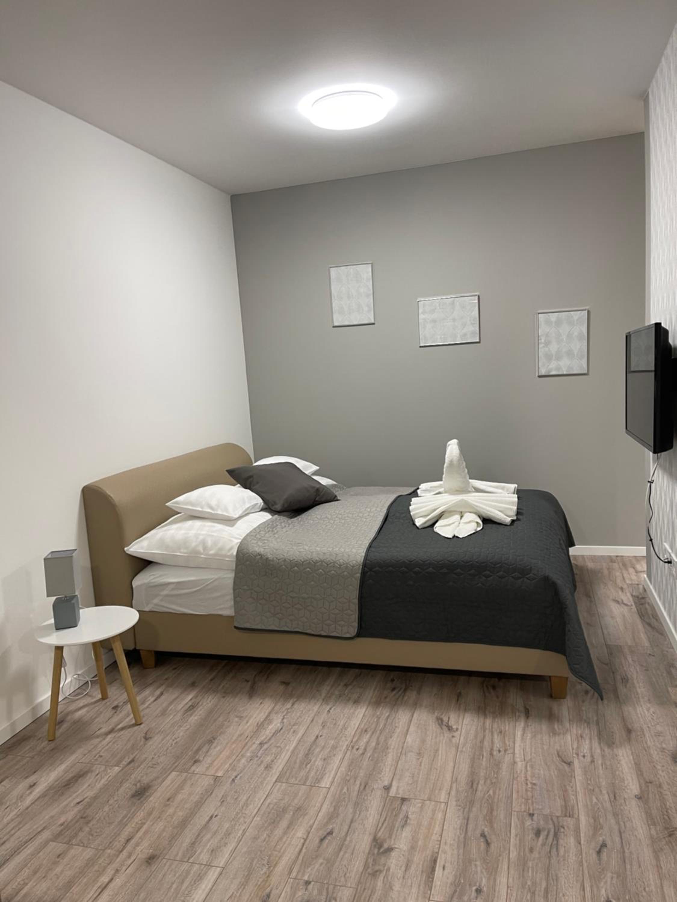 Studio Apartment - Photo 1