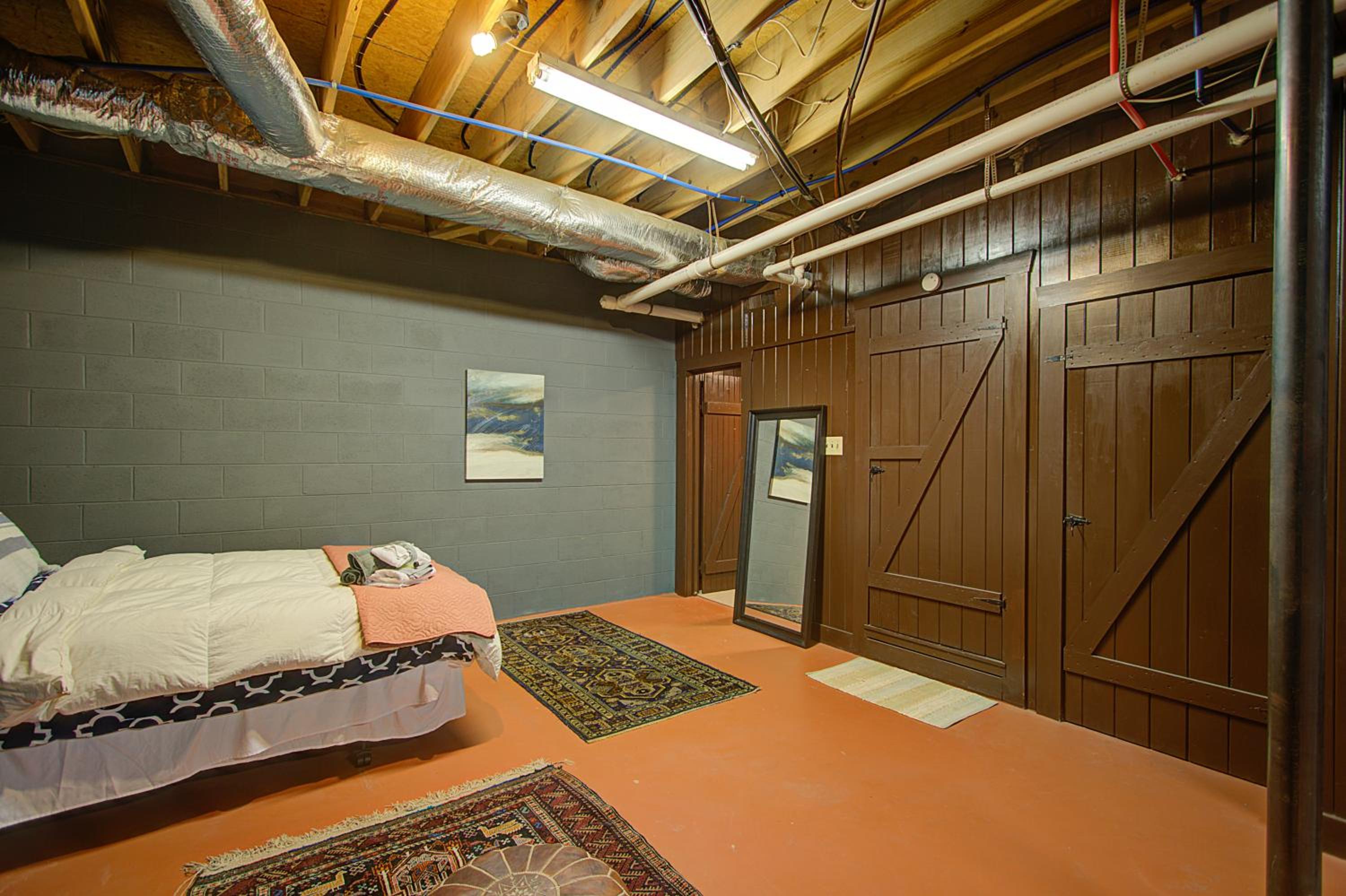 One-Bedroom House - Photo 19
