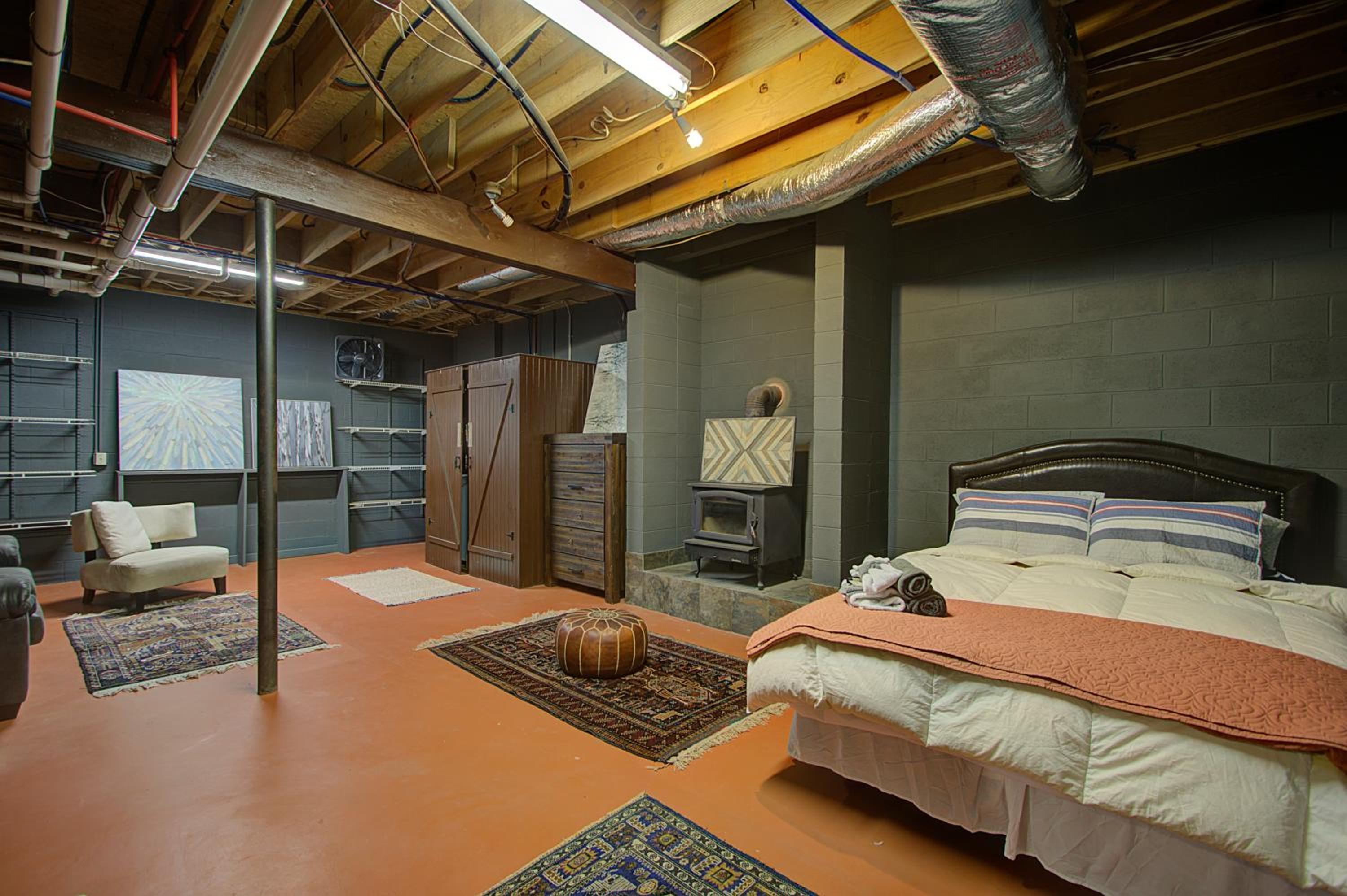 One-Bedroom House - Photo 22