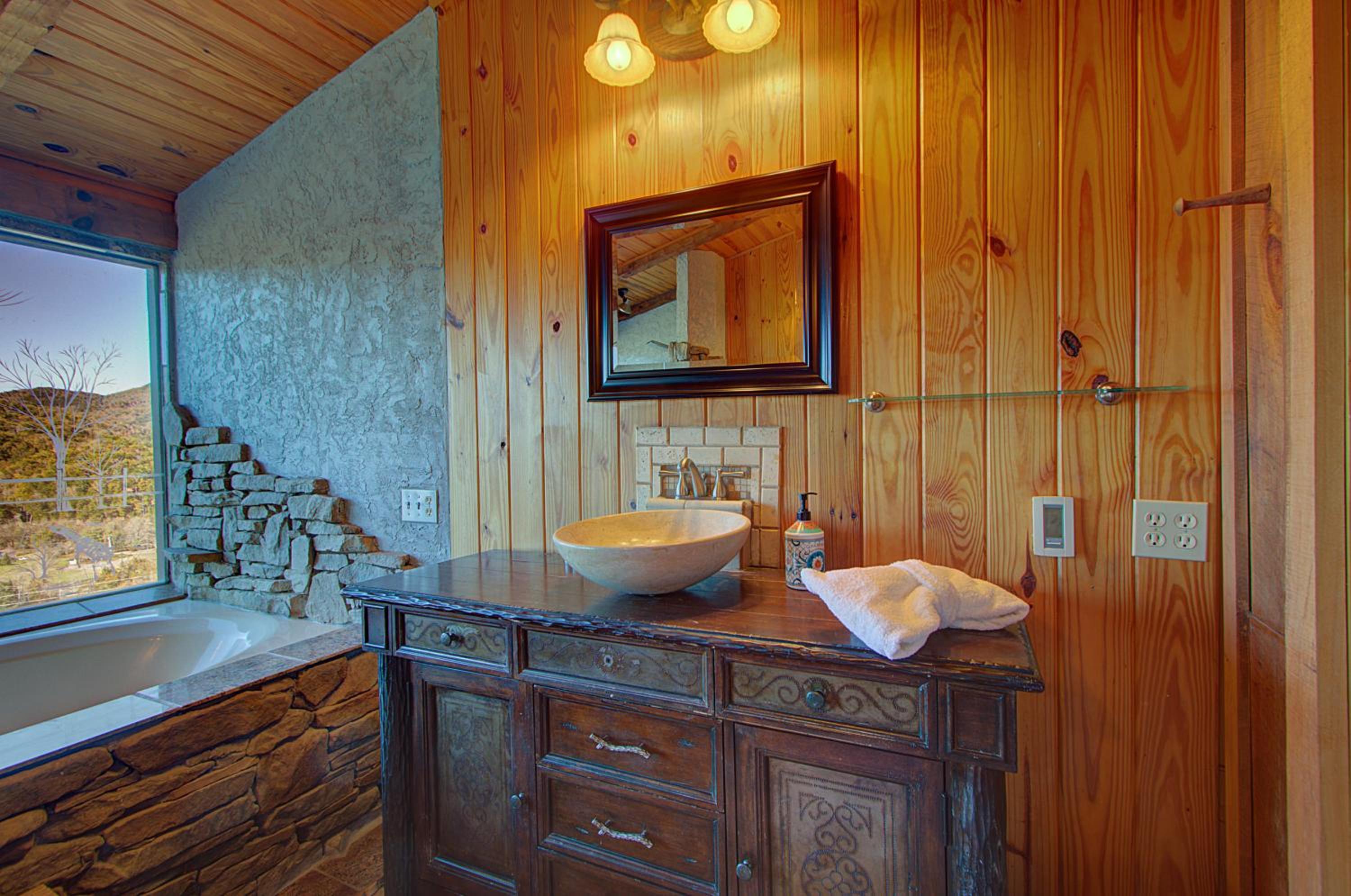 One-Bedroom House - Photo 35