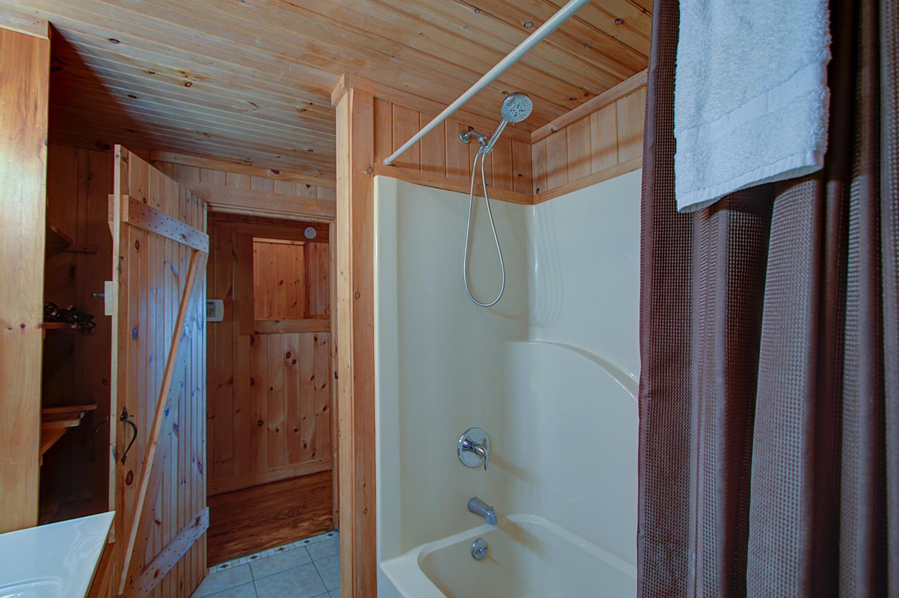 One-Bedroom House - Photo 58