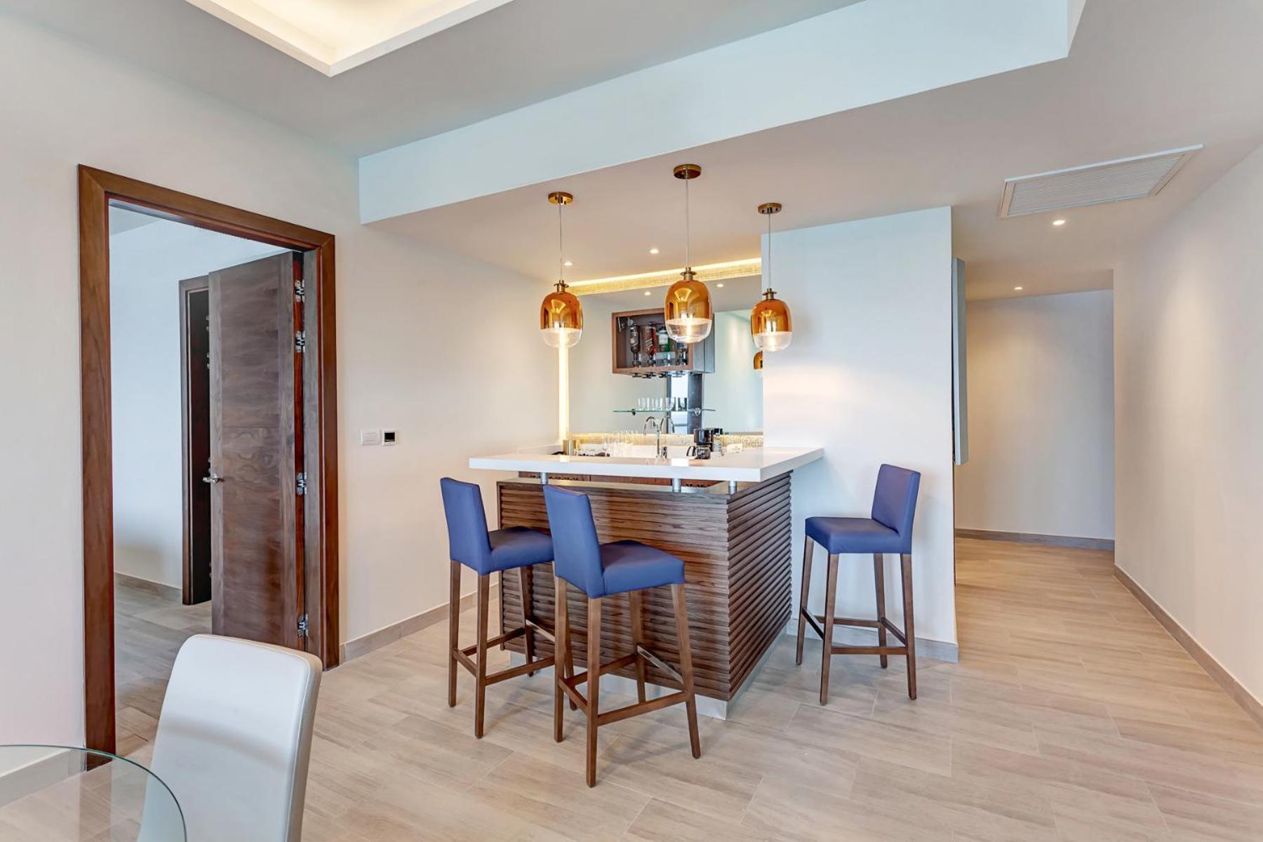 Luxury Presidential Two Bedroom Sunset View Suite Diamond Club
