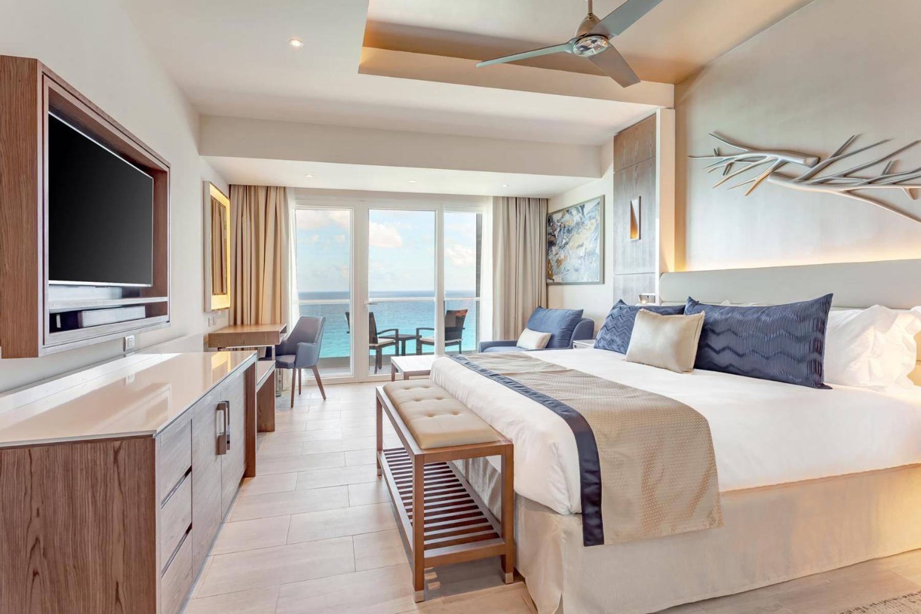 Luxury Presidential Ocean Front Two Bedroom Suite Diamond Club thumbnail 5