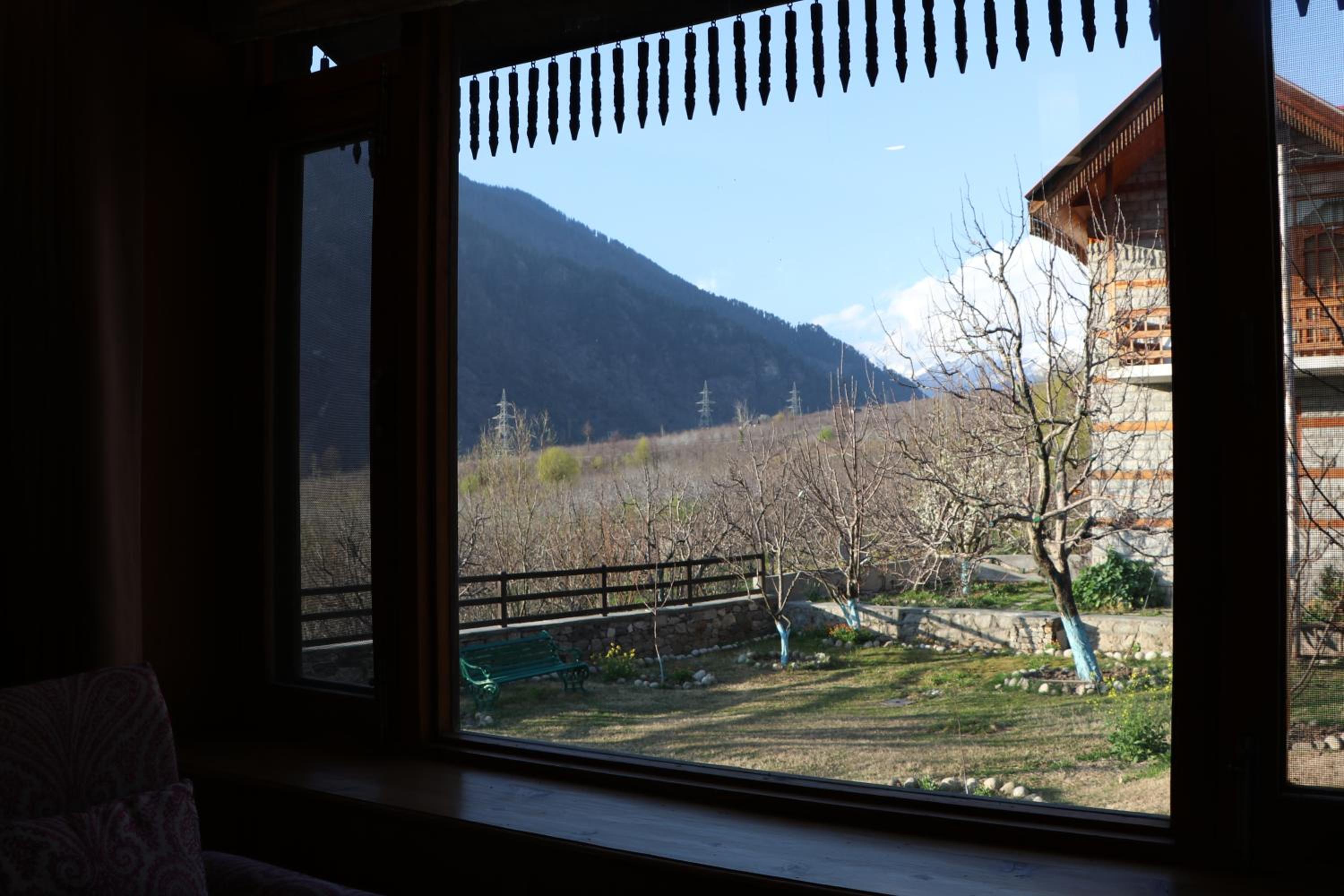 Double Room with Mountain View - Photo 4