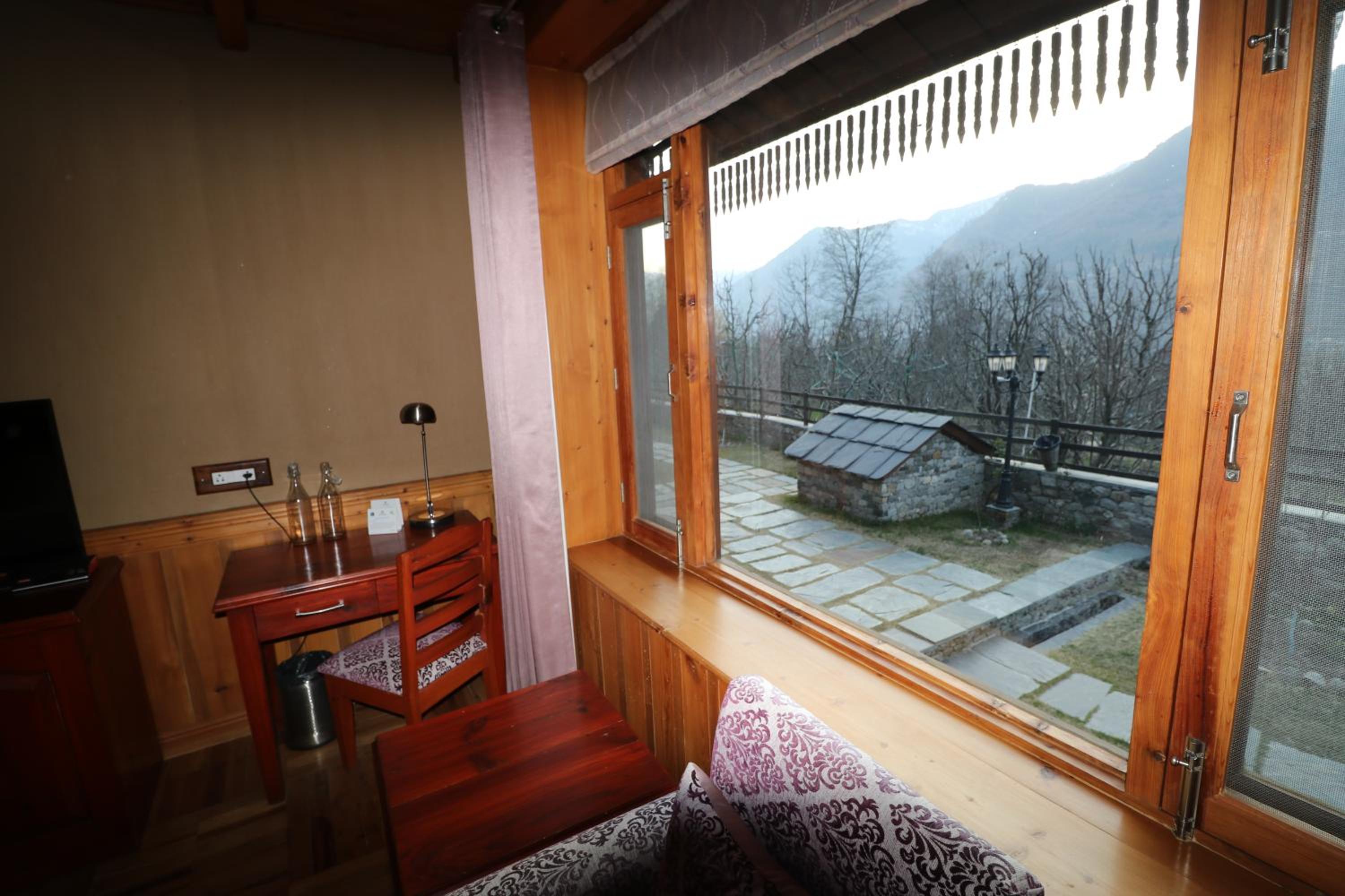 Double Room with Mountain View - Photo 9