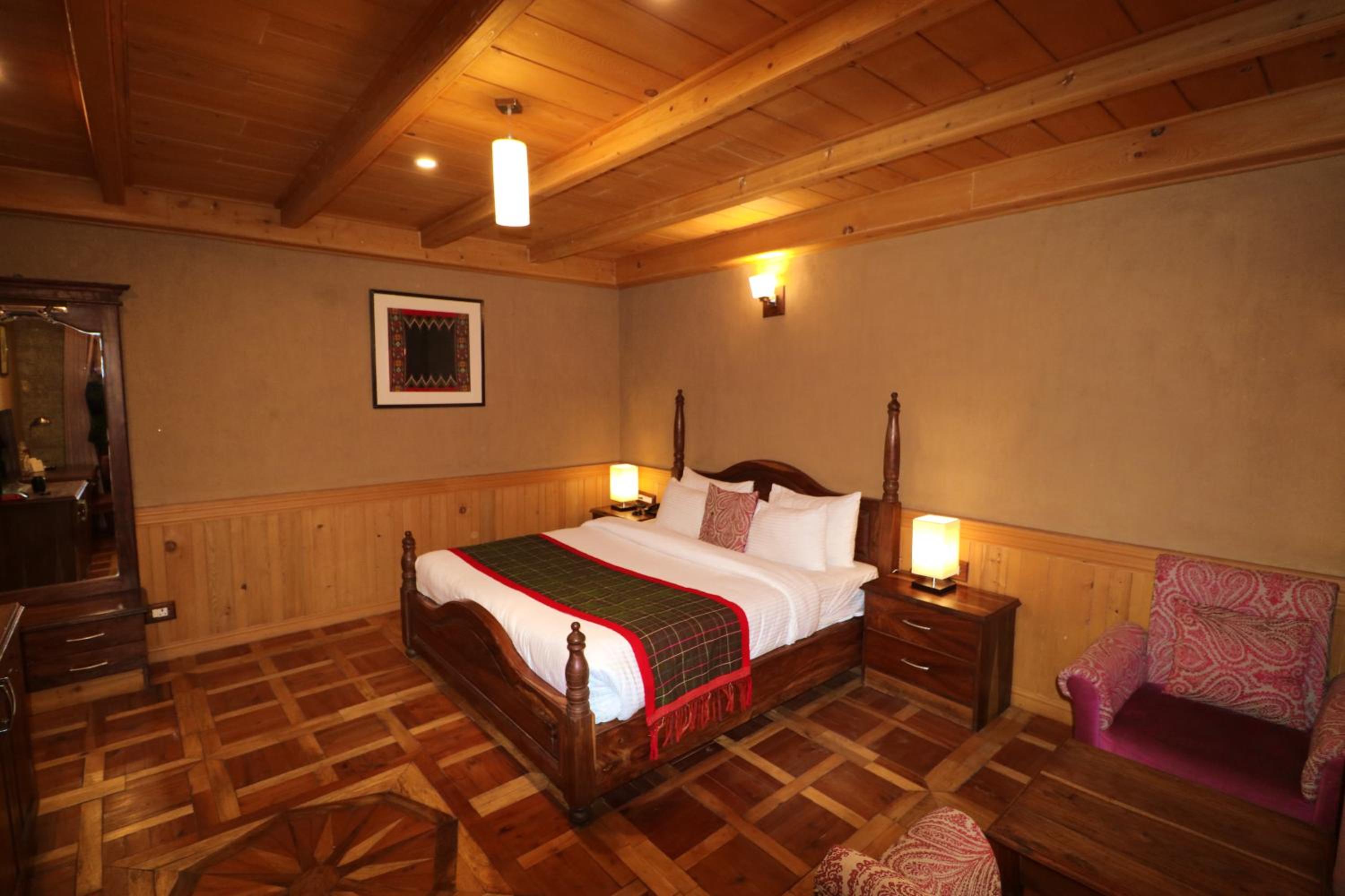 Double Room with Balcony - Photo 2