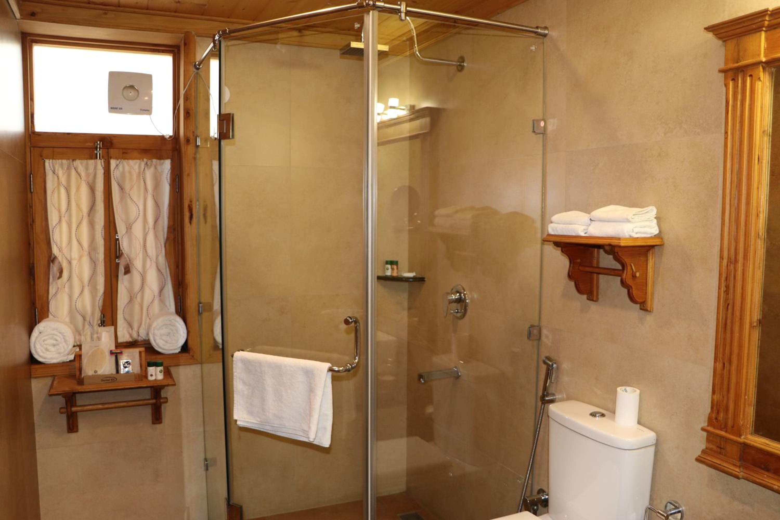 Double Room with Balcony - Photo 12