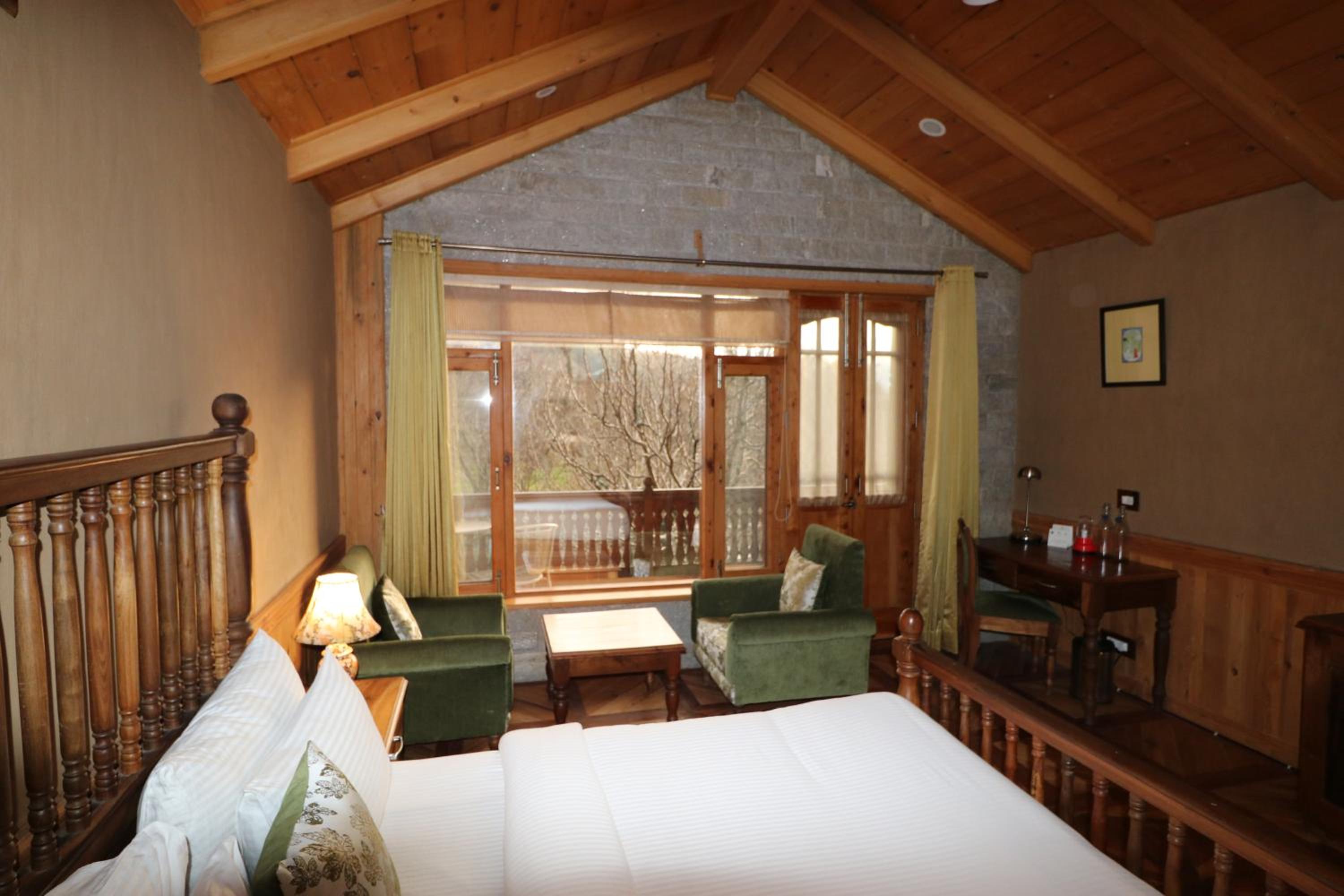 Deluxe Double Room with Balcony - Photo 17