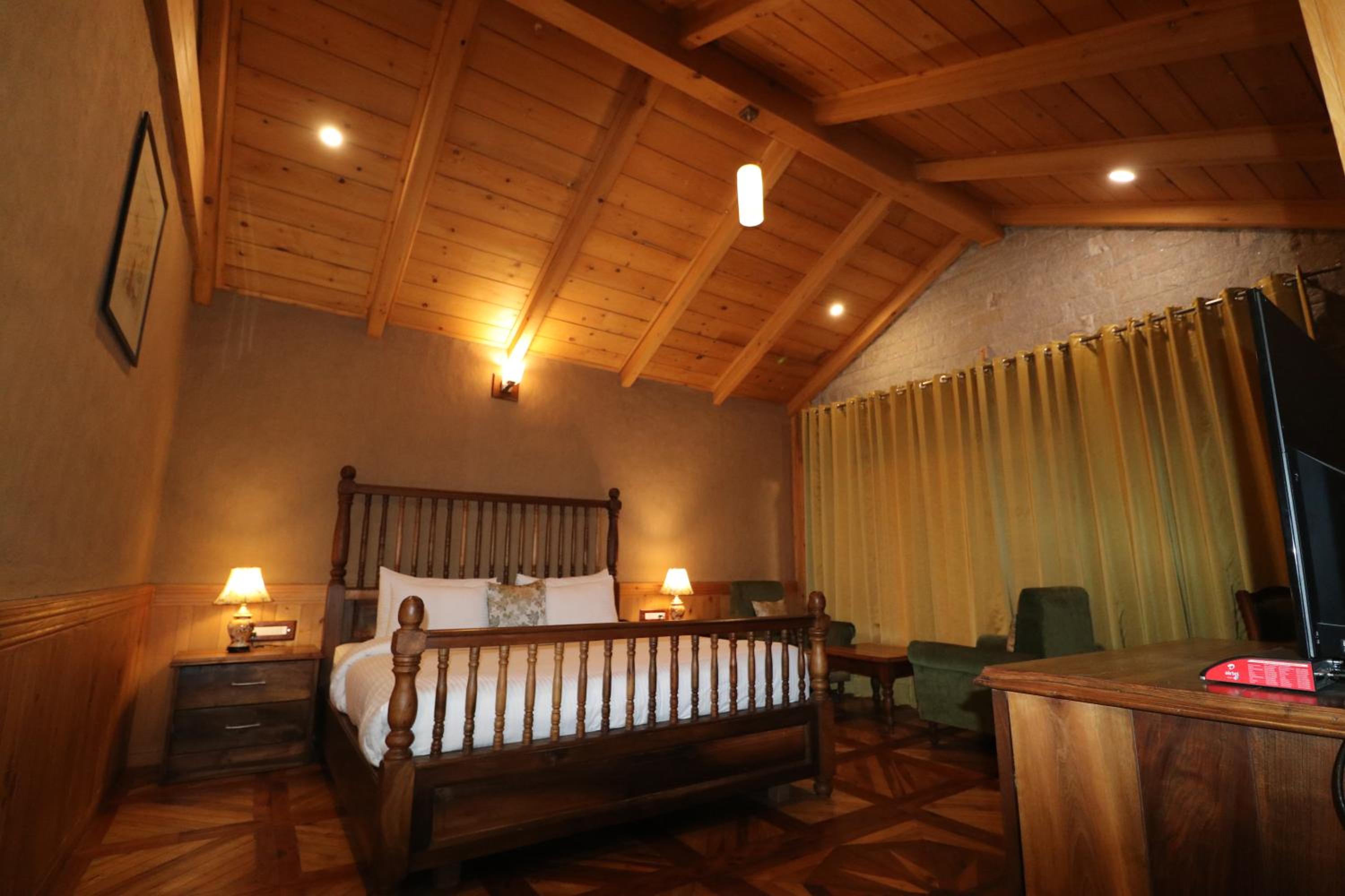 Deluxe Double Room with Balcony - Photo 5