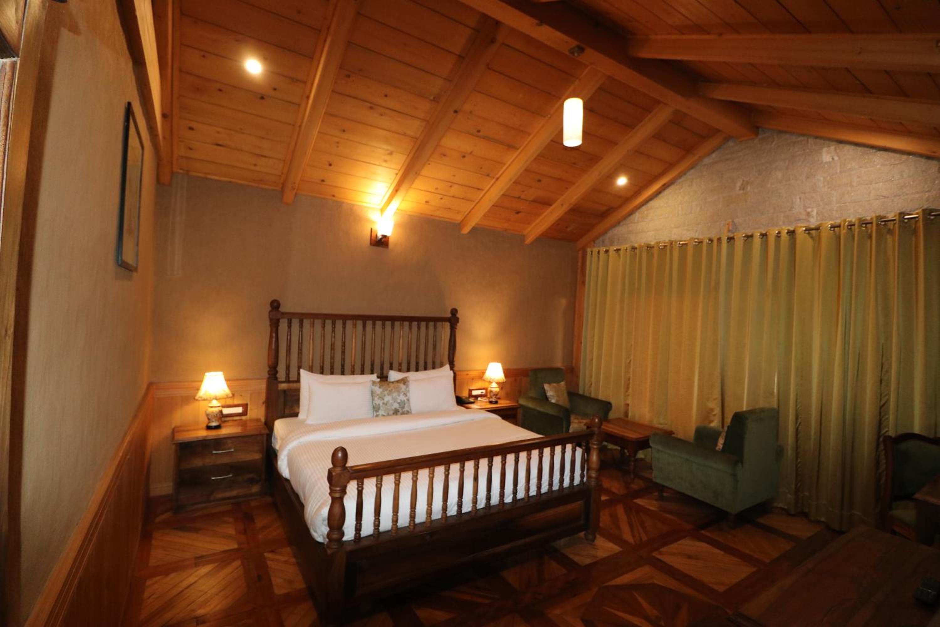 Deluxe Double Room with Balcony - Photo 3
