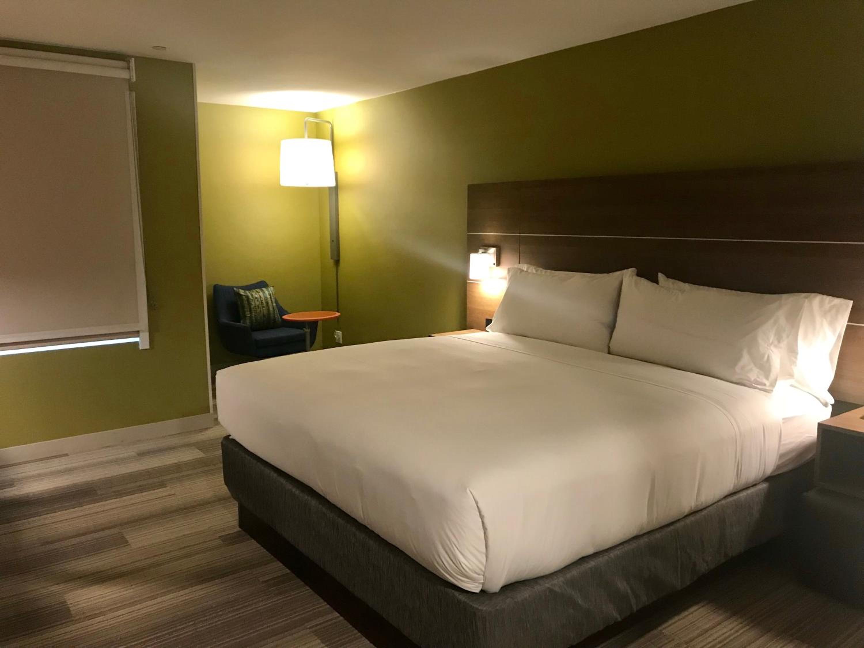 Standard King Room photo 2