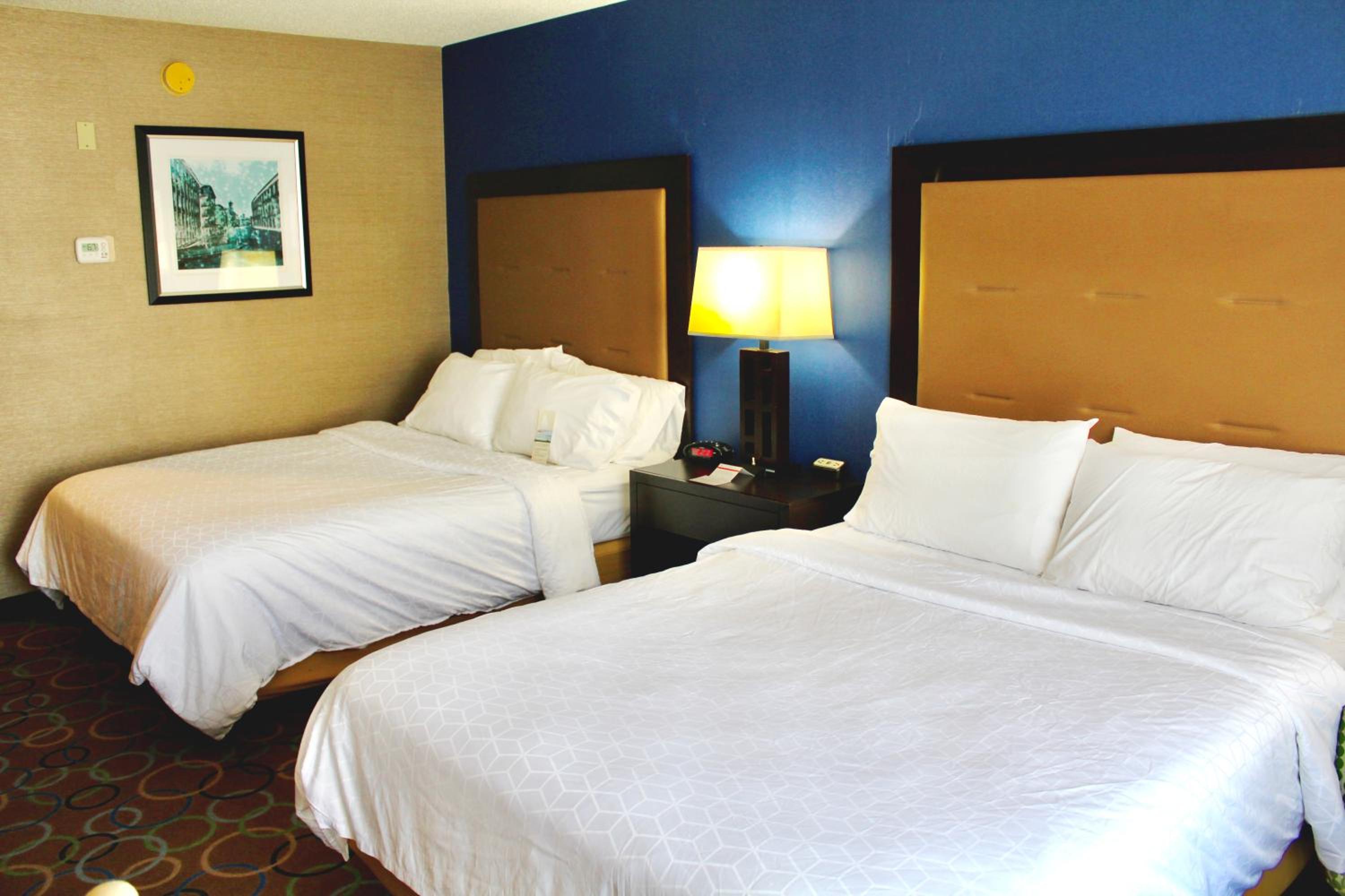 Standard Queen Room with Two Queen Beds and Mobility Accessible Tub