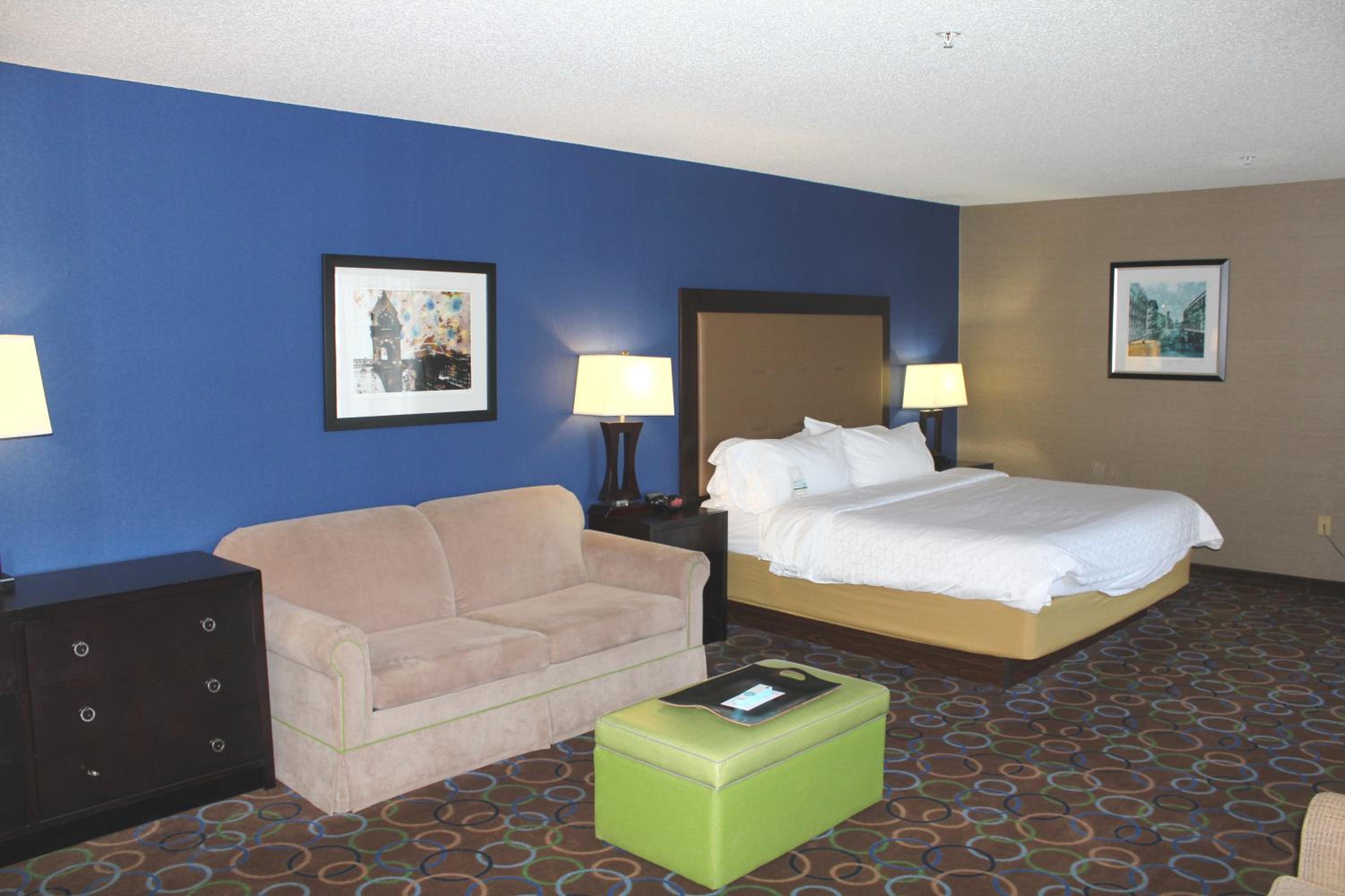 Queen Suite With Two Queen Beds And Additional Living Area