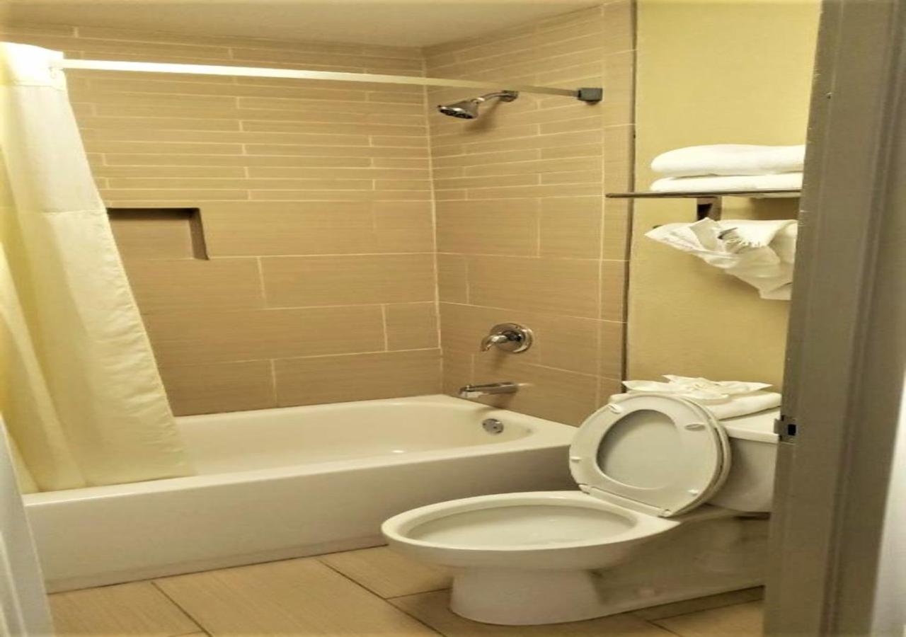 King Suite - Non-Smoking - Photo 5