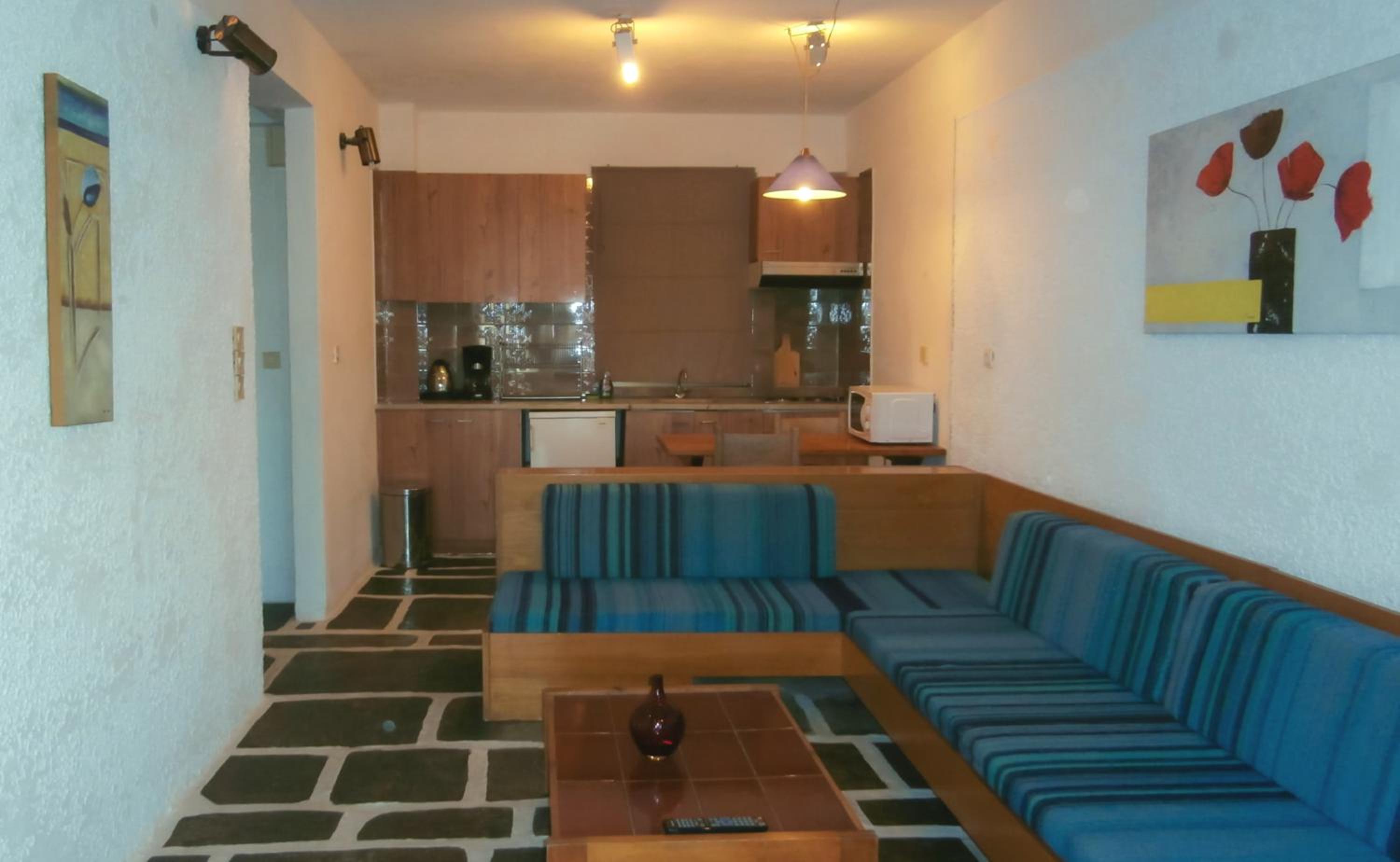 Suite - Photo 30