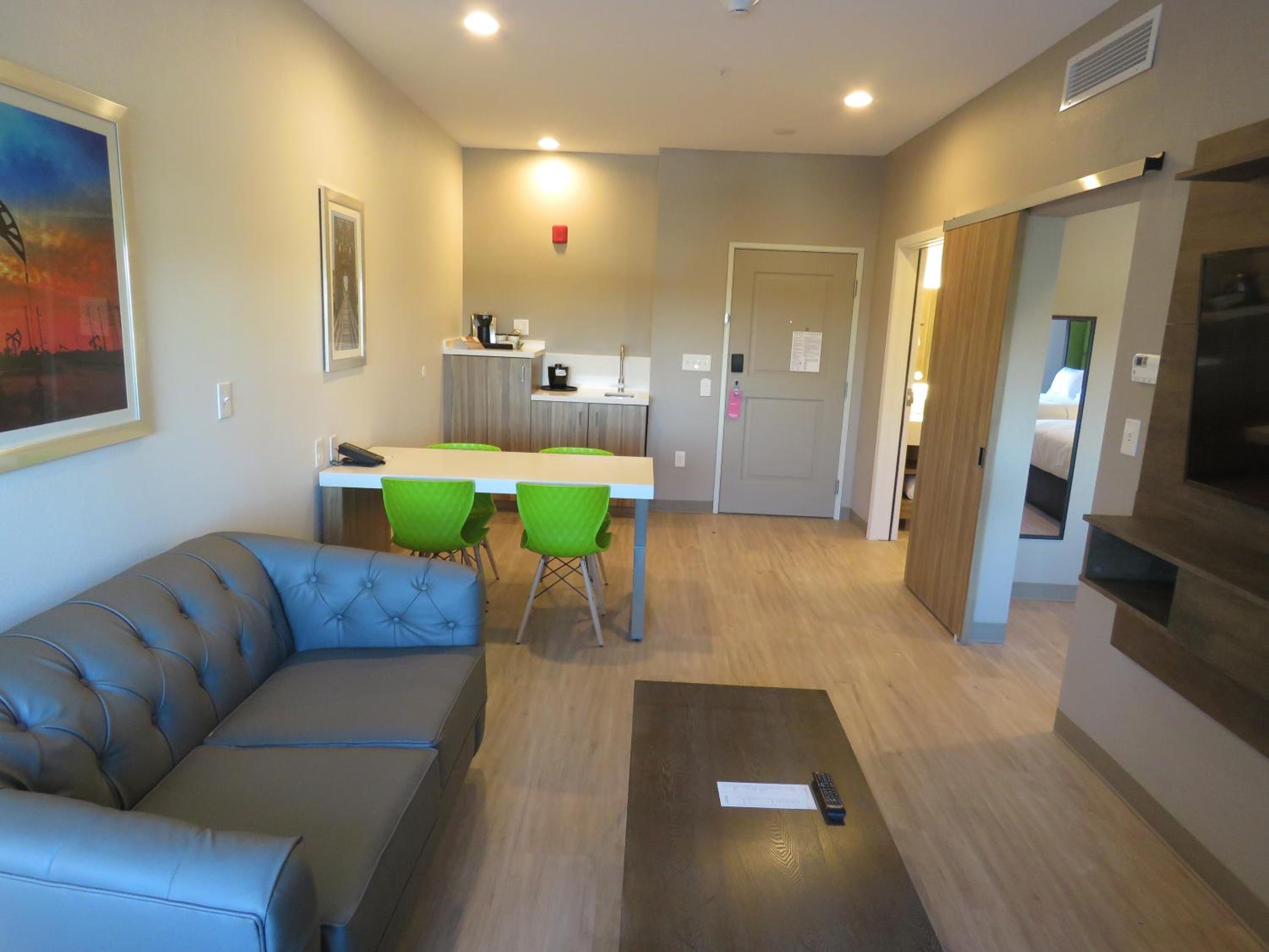 One-Bedroom King Suite - Non-Smoking - Photo 4