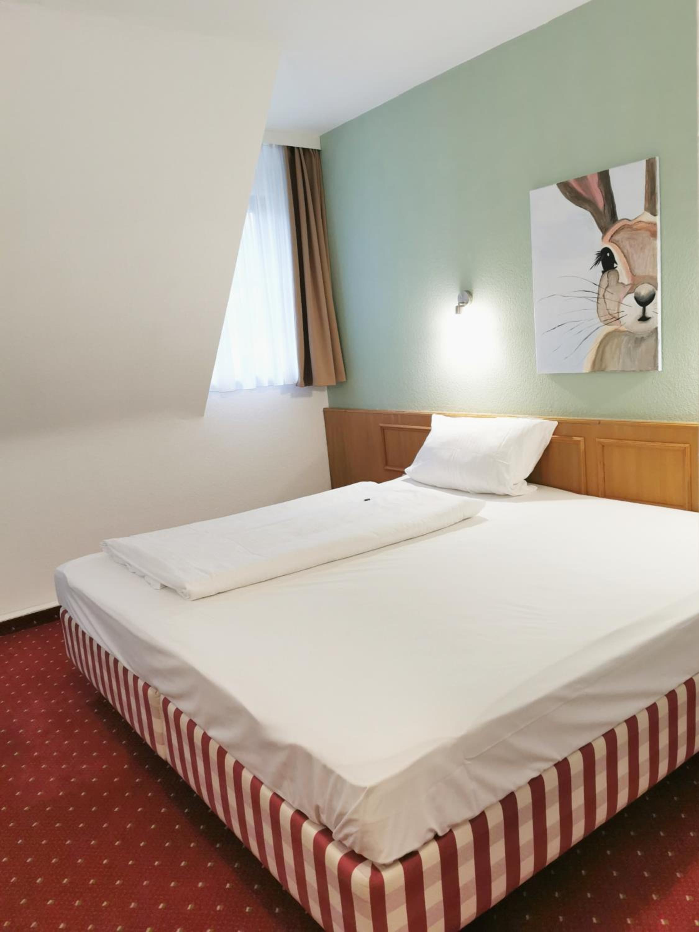 Standard Double Room - Photo 12