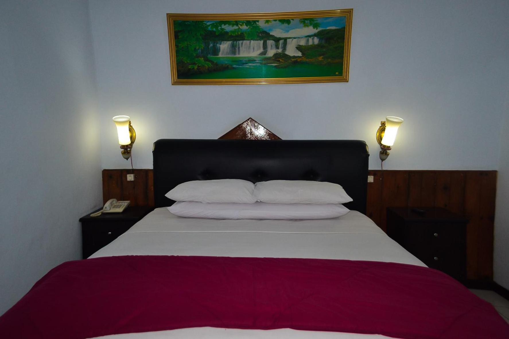 Deluxe Queen Room