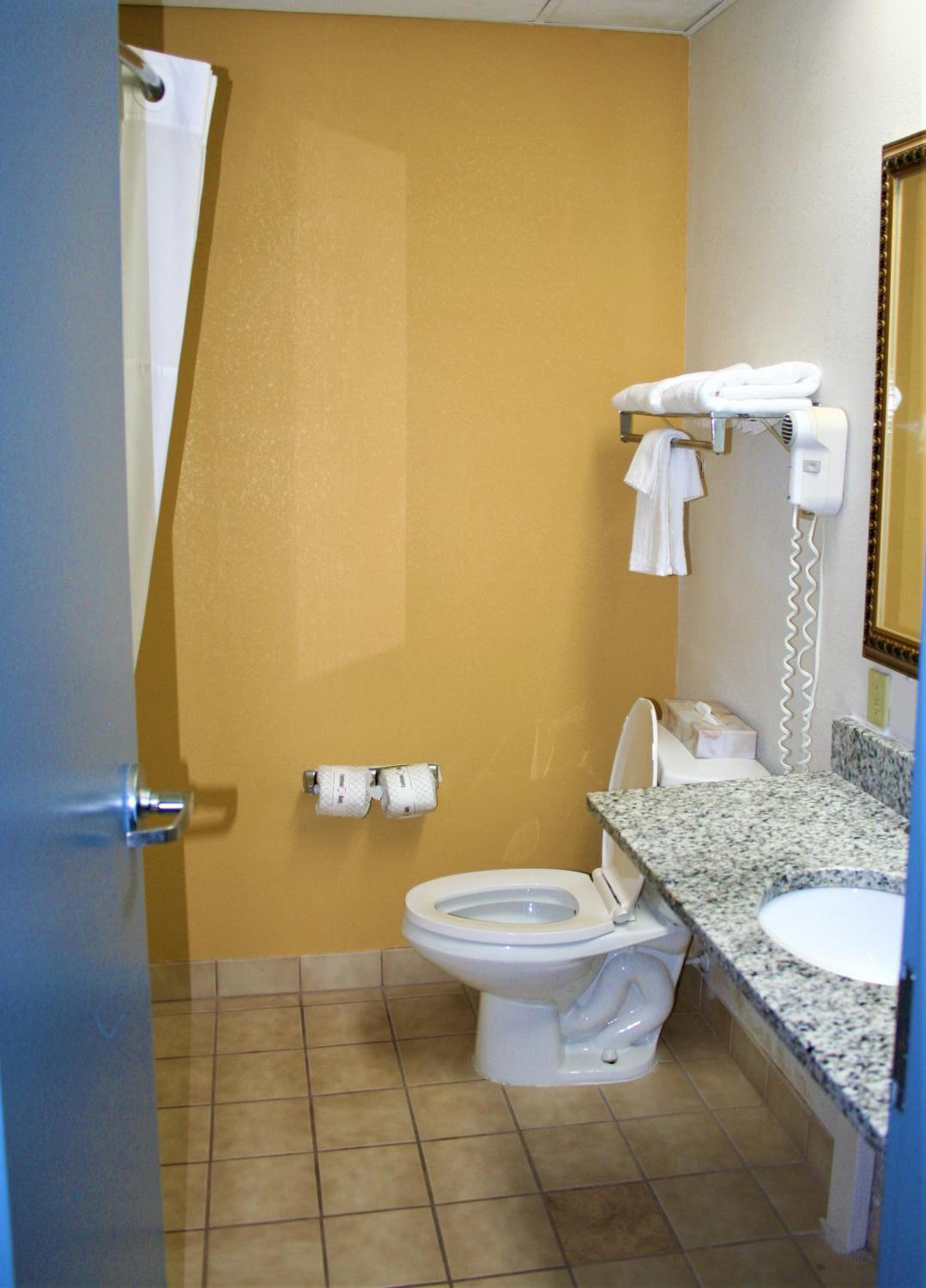 King Suite - Non-Smoking - Photo 3