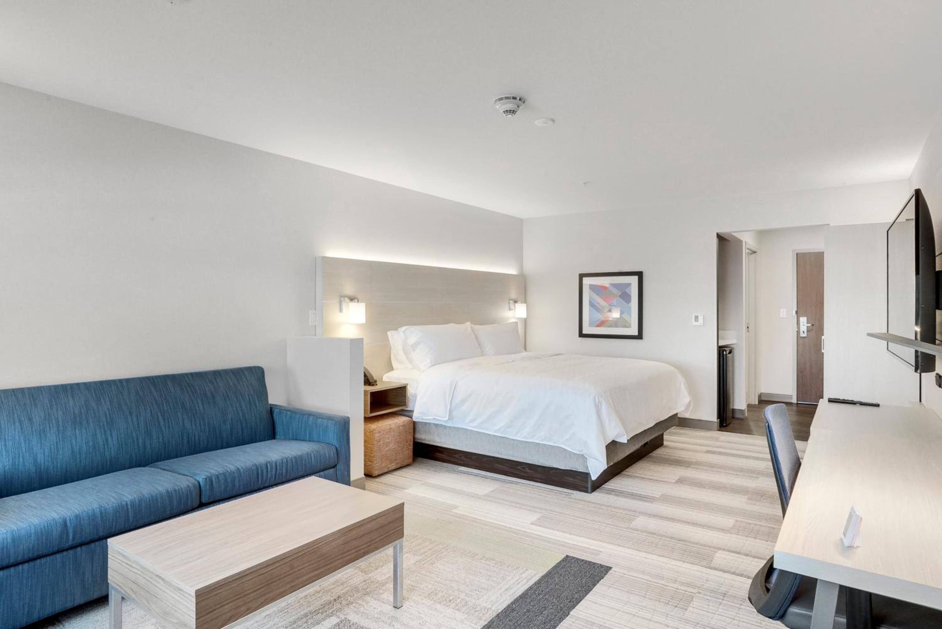 King Suite with Sofa Bed - Photo 5