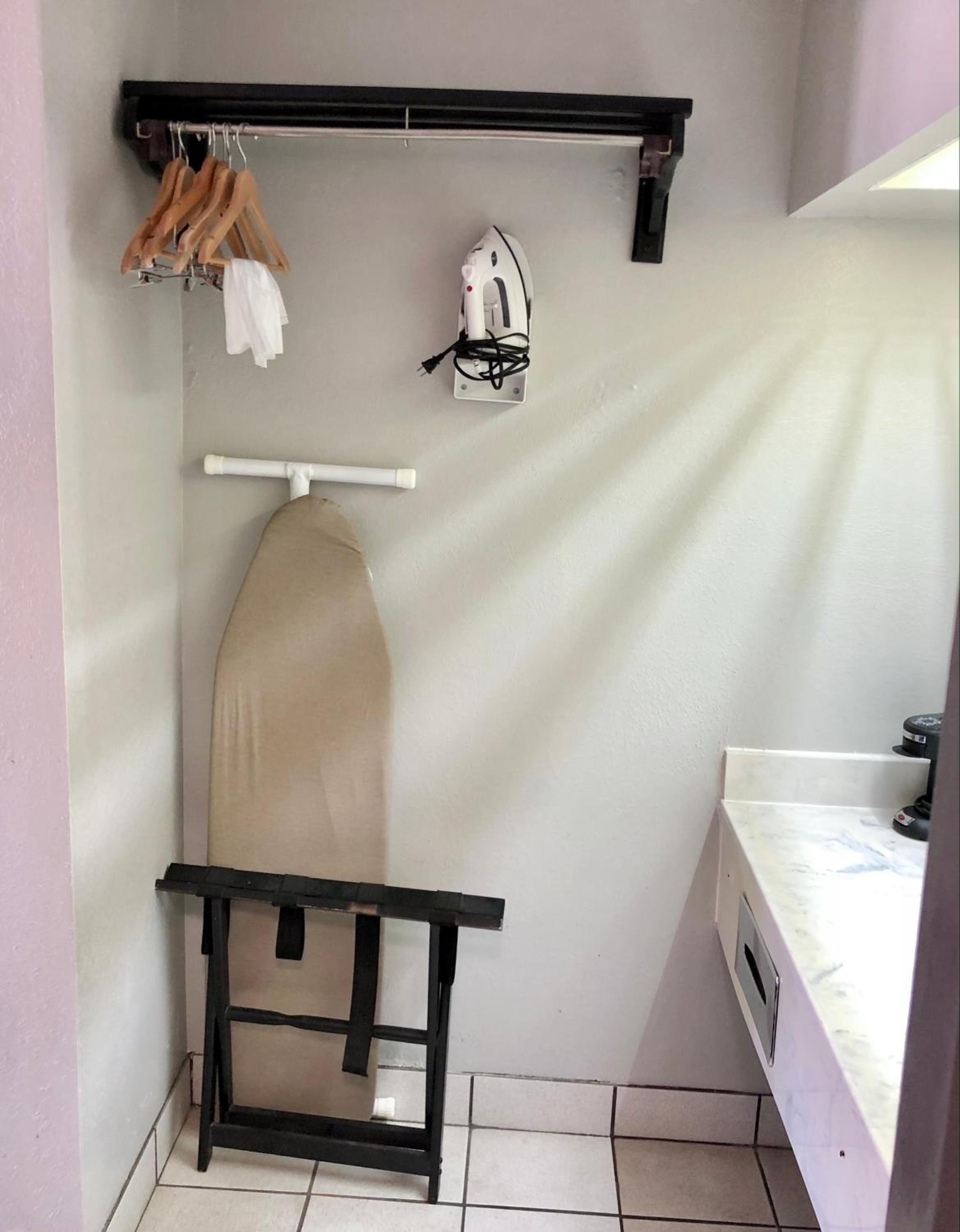 Double Room with Two Double Beds - Smoking photo 2