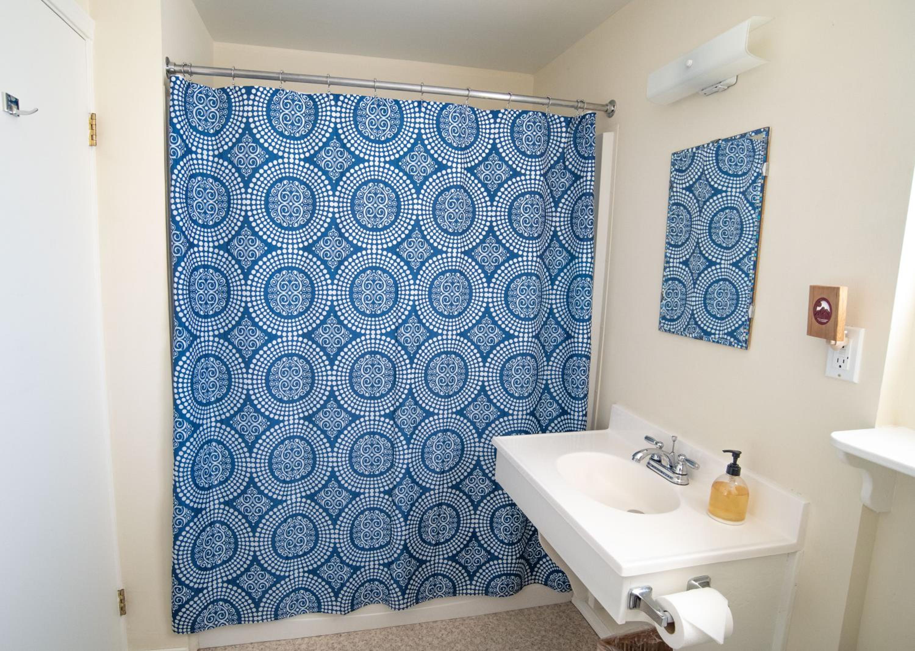 Queen Room - Photo 11