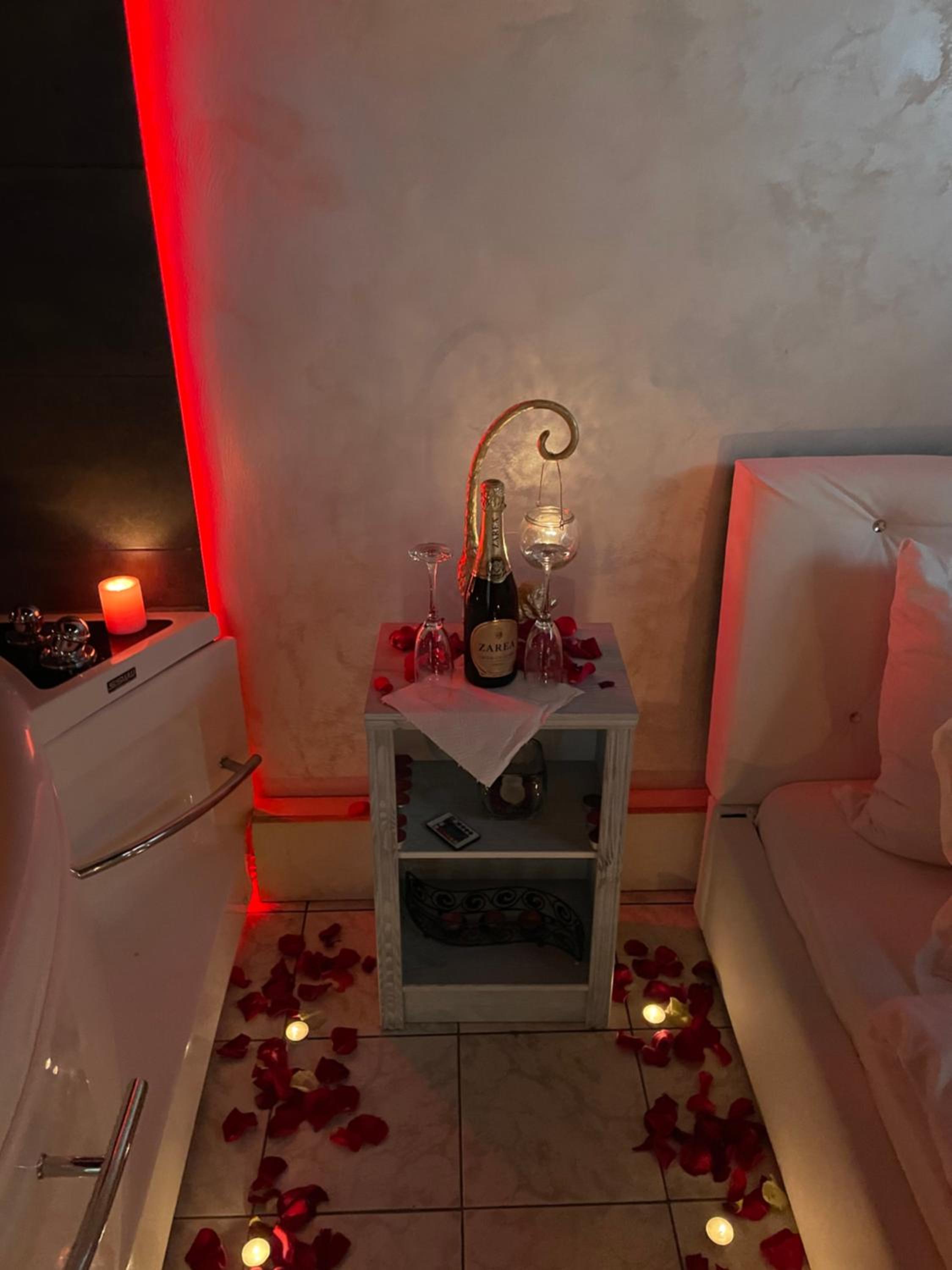 King Room with Spa Bath - Photo 7