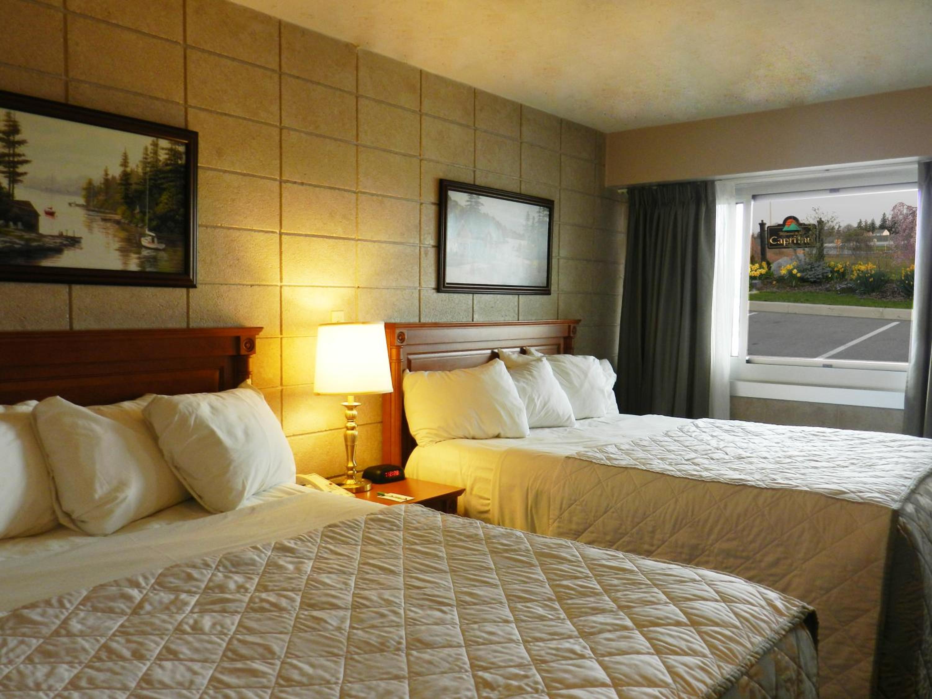 Queen Room with Two Queen Beds - Non-Smoking - Photo 2