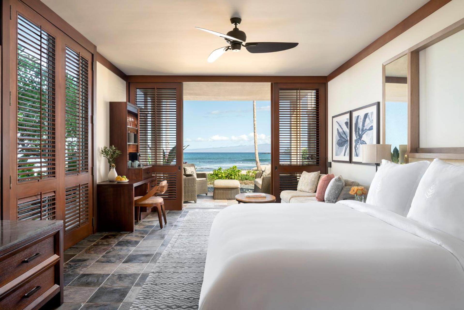 King Room with Oceanfront View - Accessible photo 1