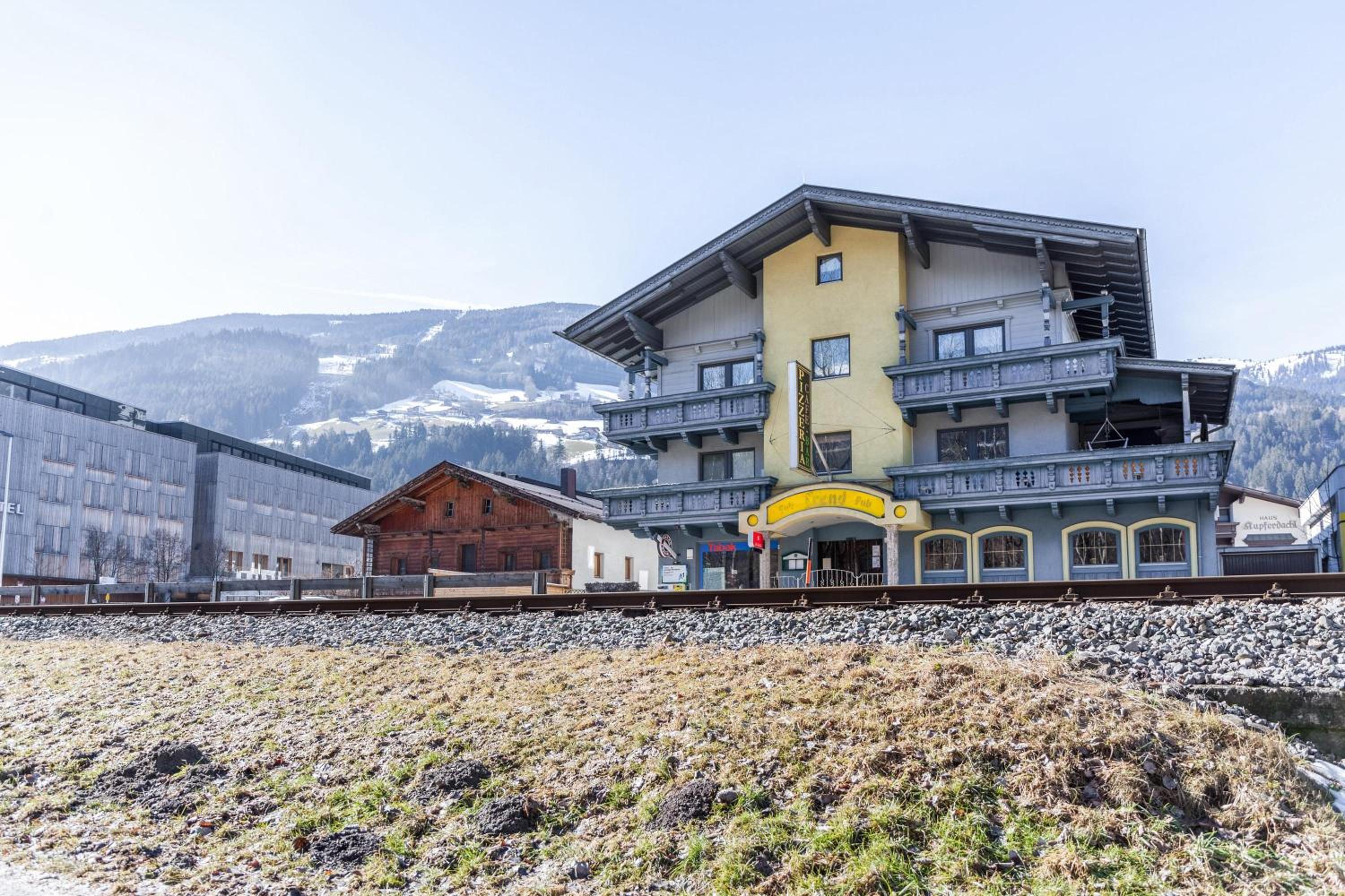 Three-Bedroom Premium Apartment with Balcony photo 2