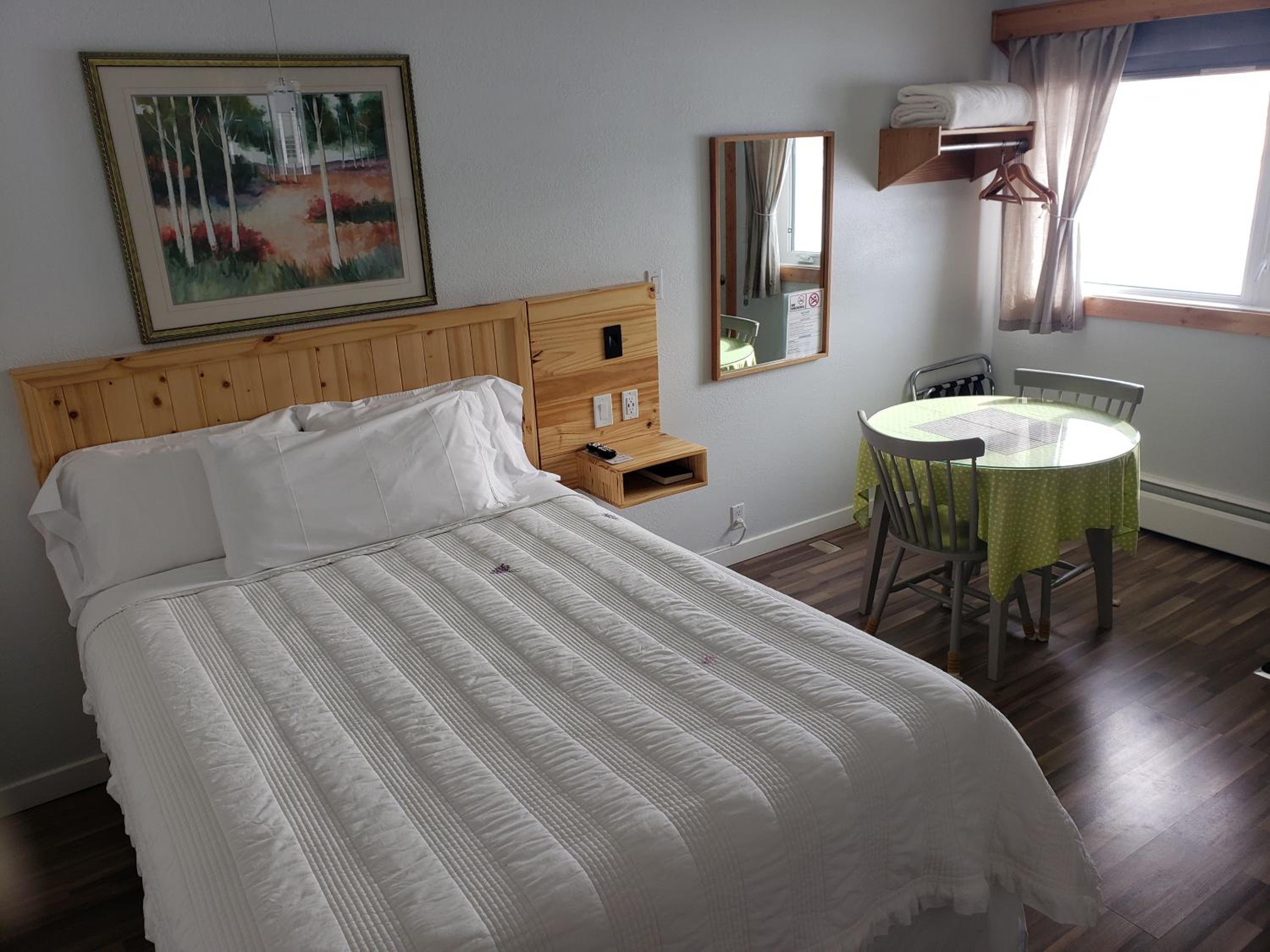 Standard Queen Room