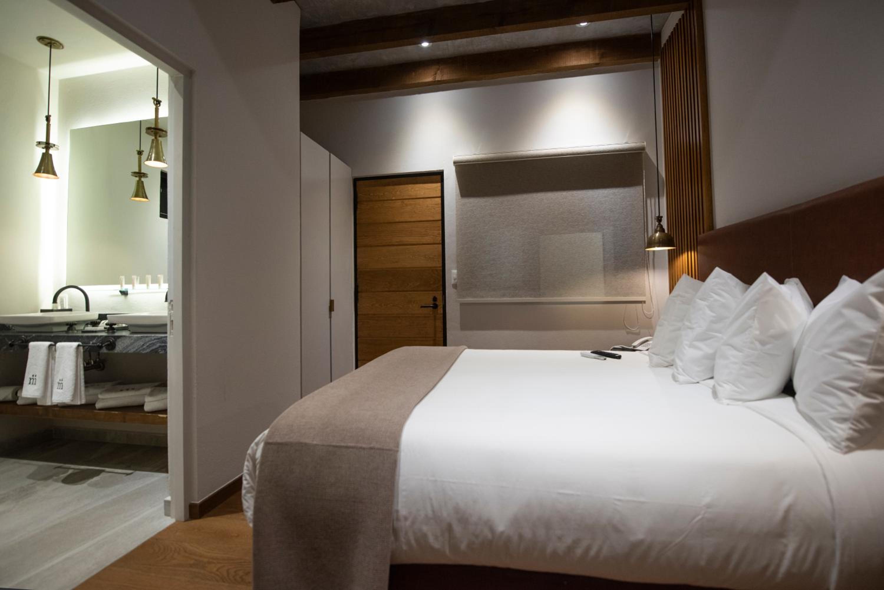 Queen Room - Photo 1