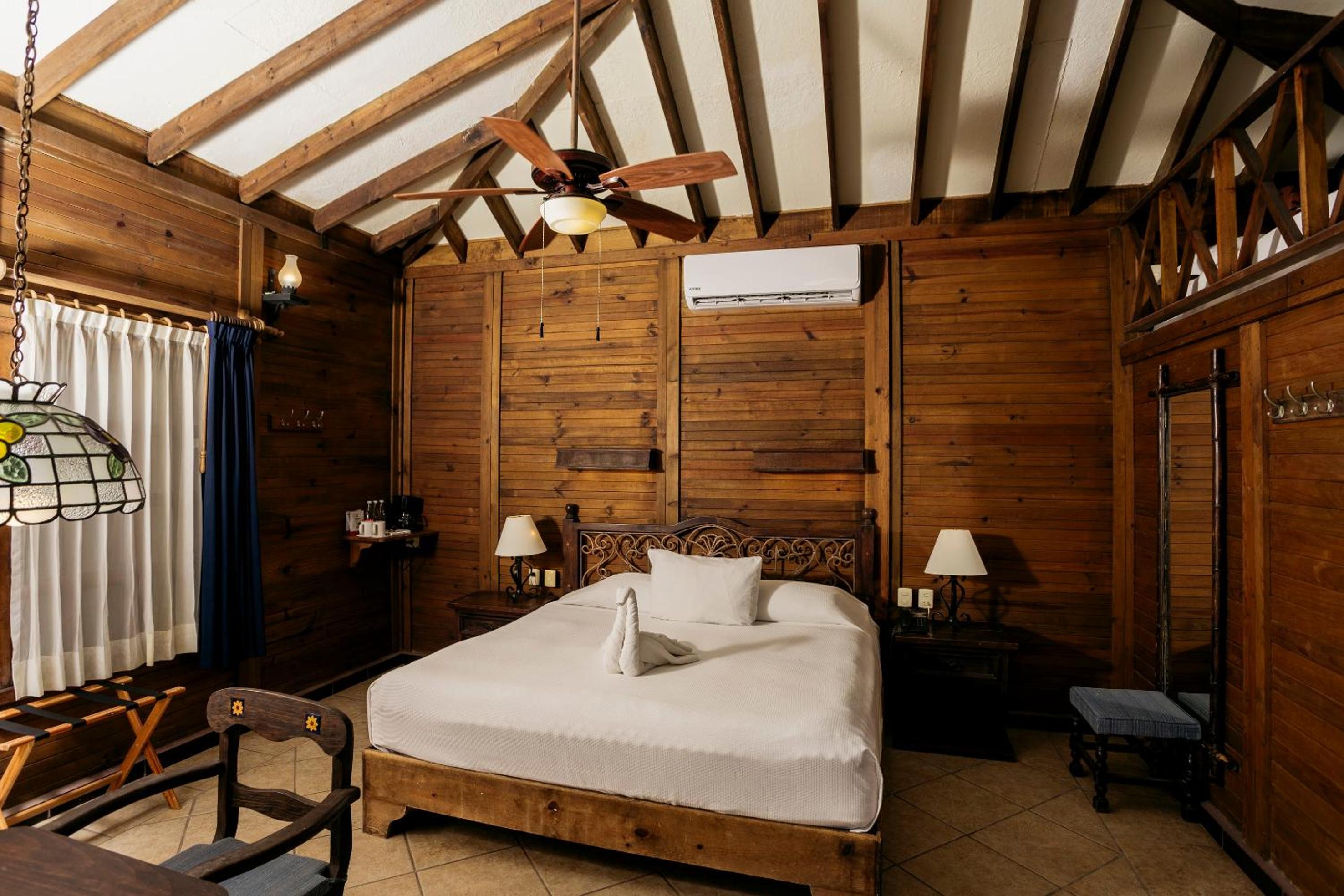 Jungle Experience Bungalow - King Bed thumbnail 6