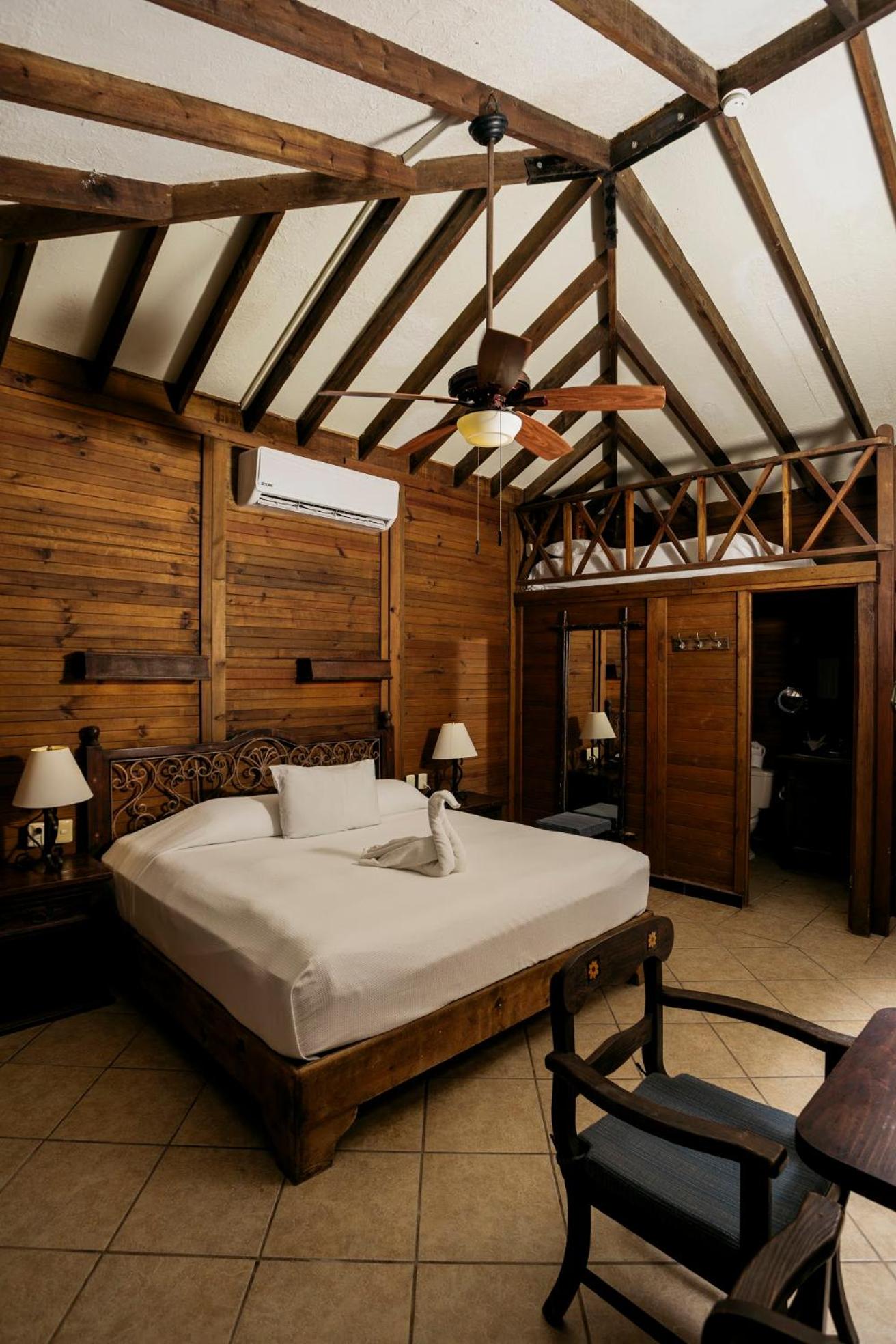 OceanFront Bungalow - King Bed thumbnail 5