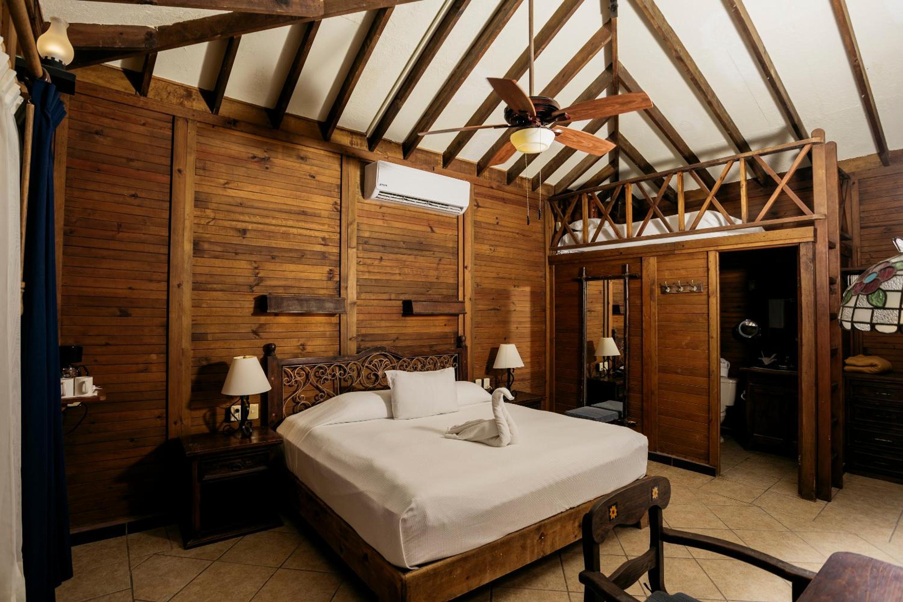 Jungle Experience Bungalow - King Bed thumbnail 5