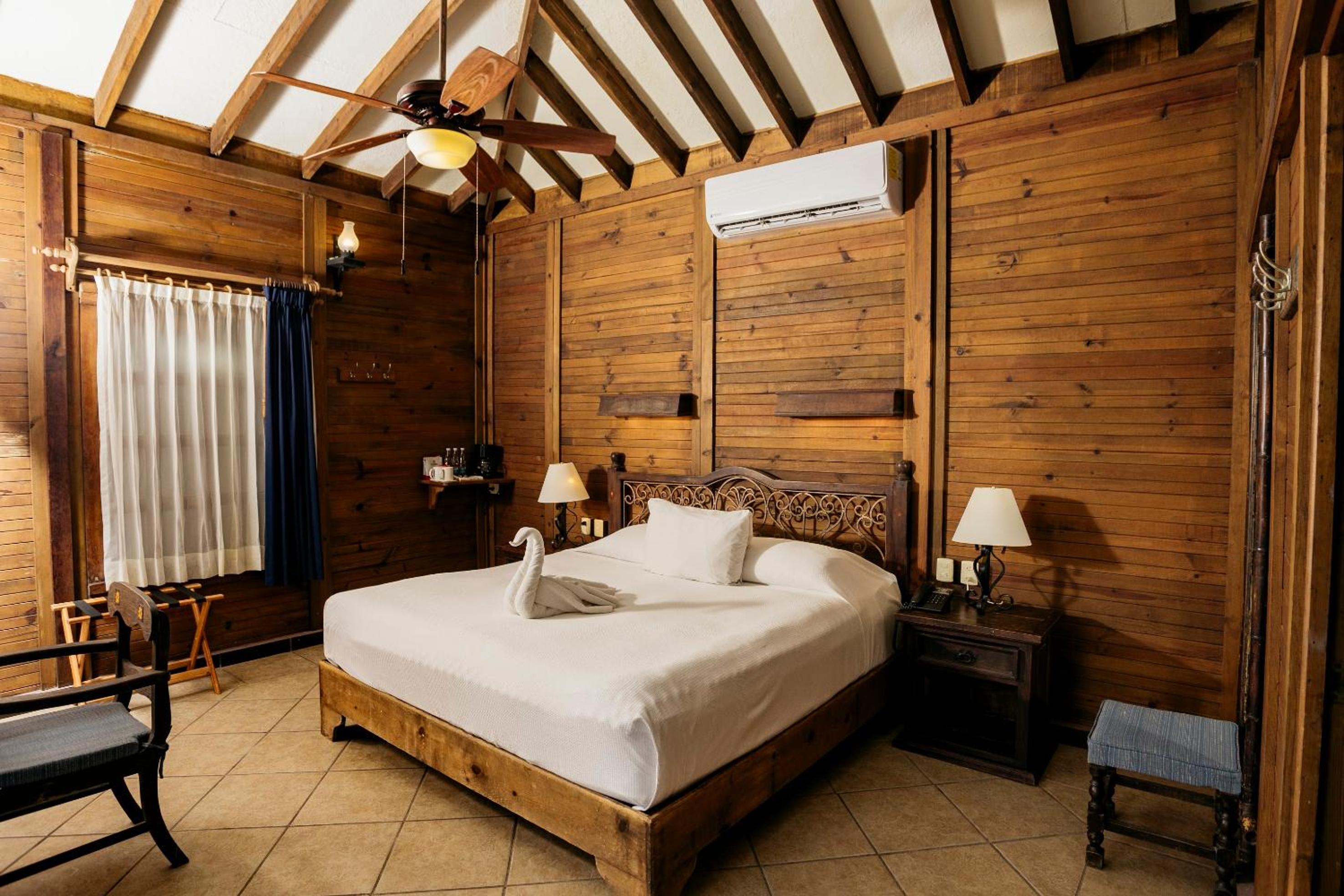 OceanFront Bungalow - King Bed
