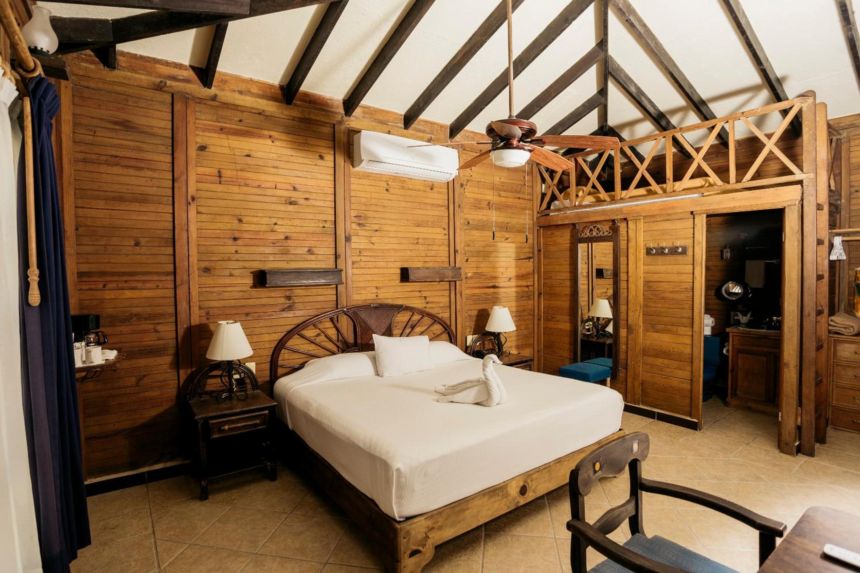 OceanFront Bungalow - King Bed thumbnail 6