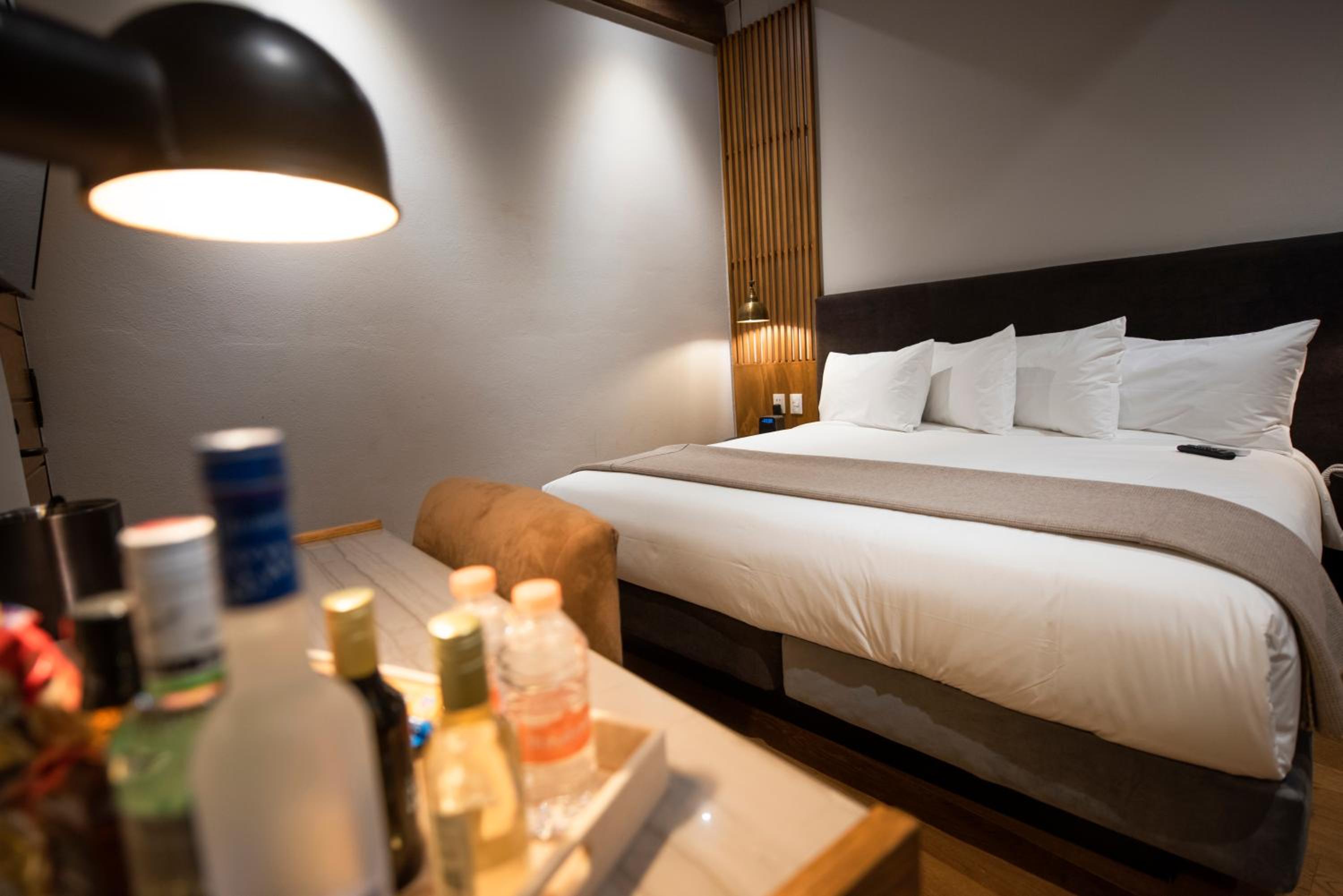 Deluxe King Room - Photo 3