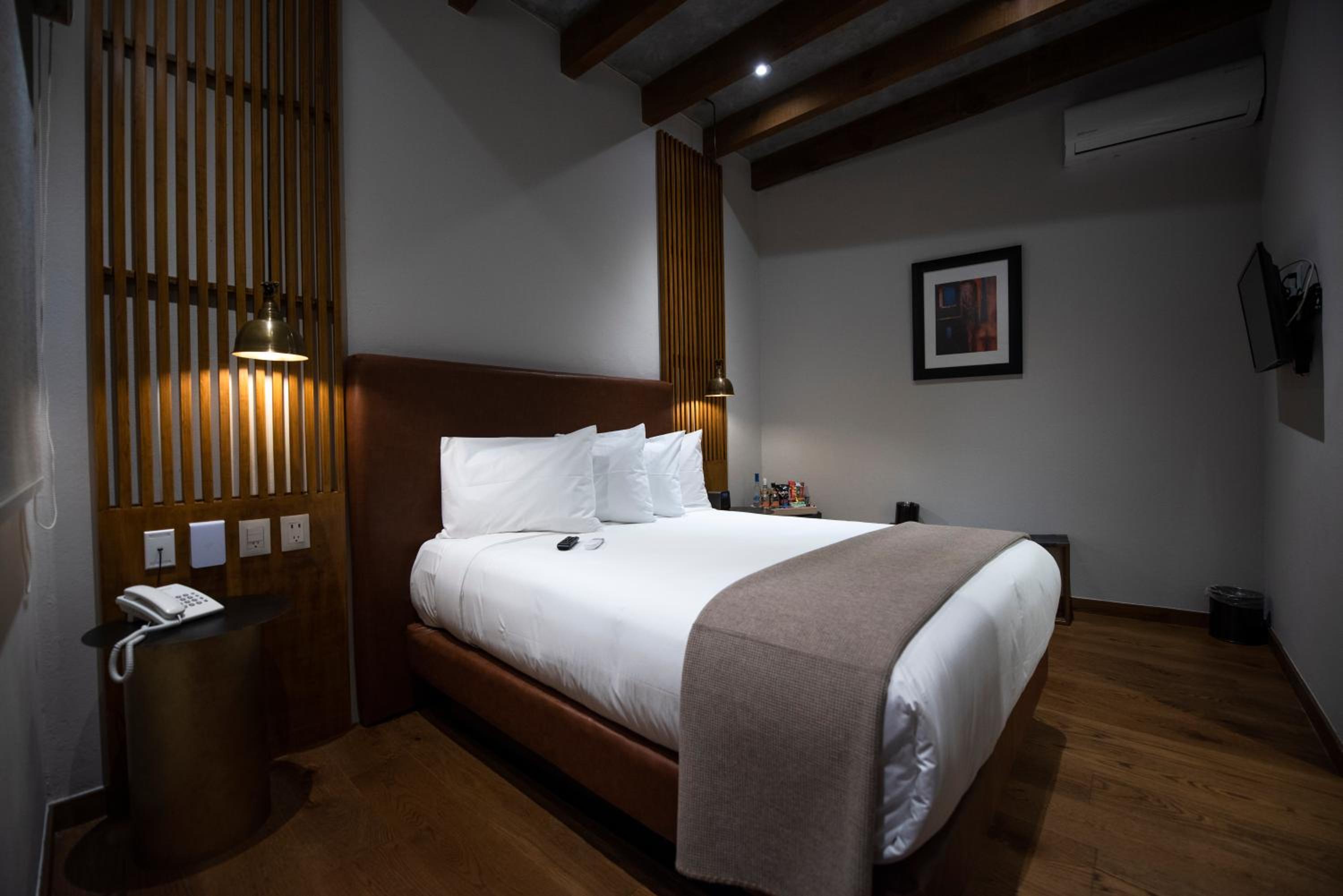 Queen Room - Photo 10