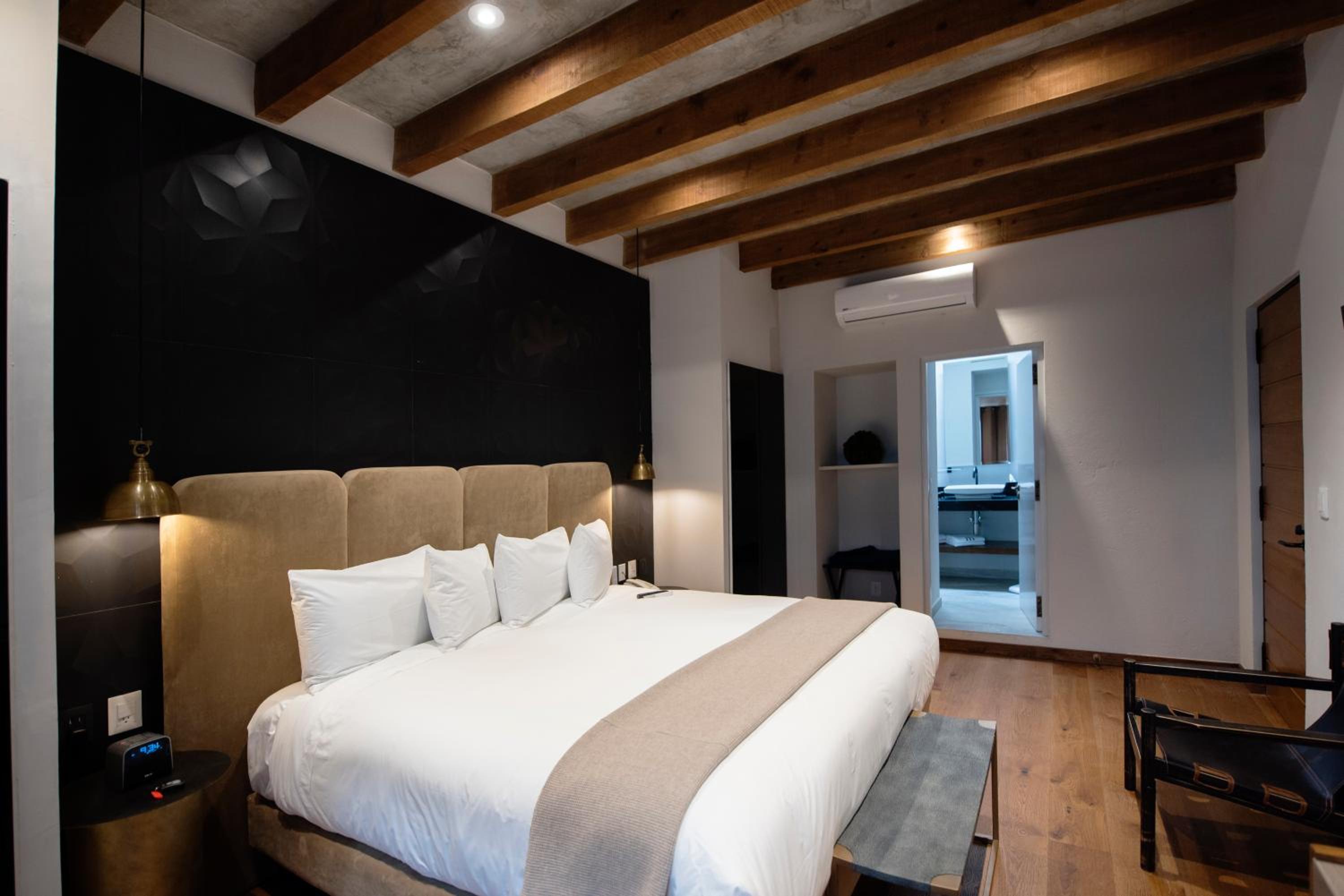Suite with Terrace - Photo 11