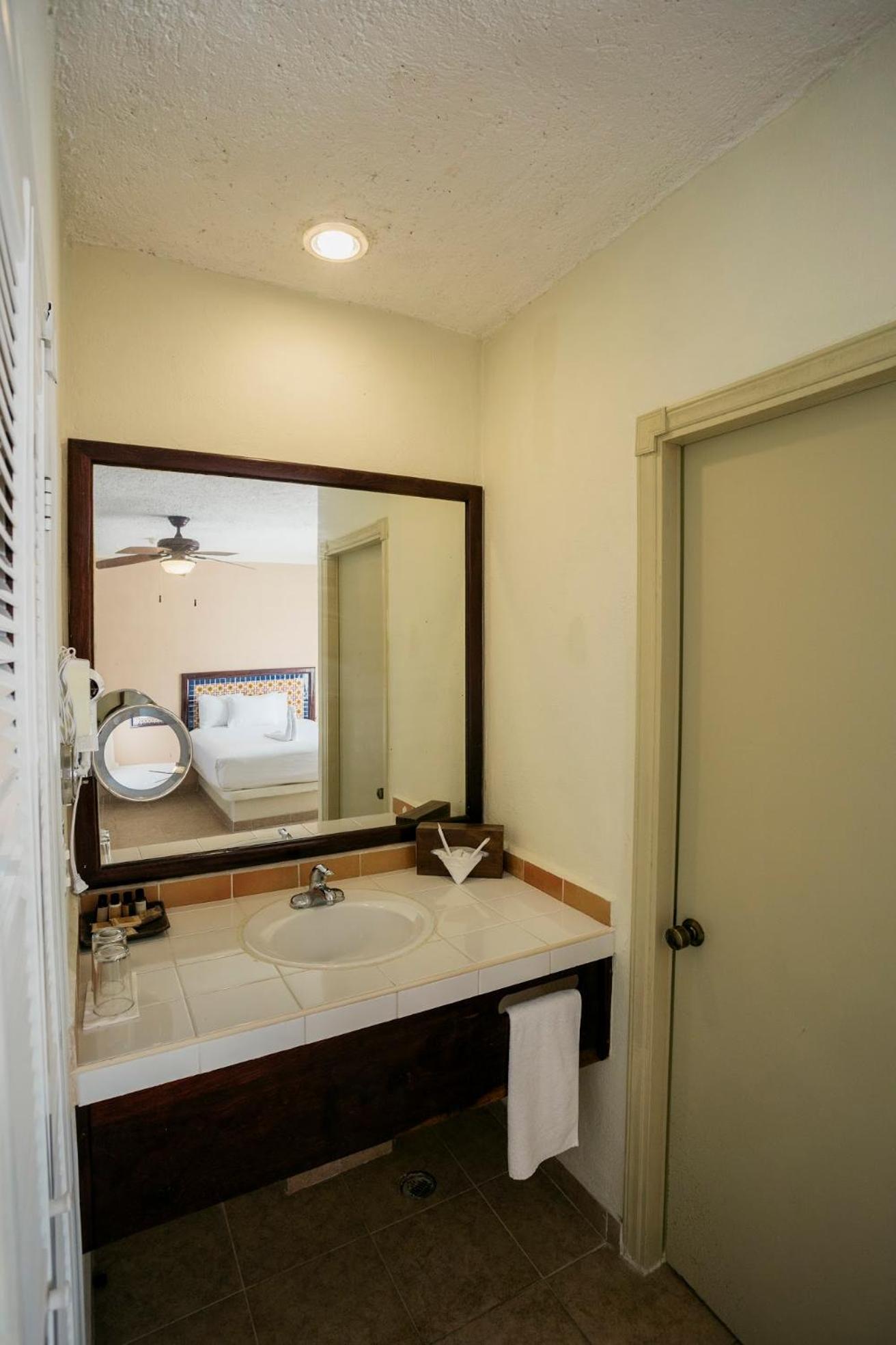 Pool View Room - King Bed thumbnail 5