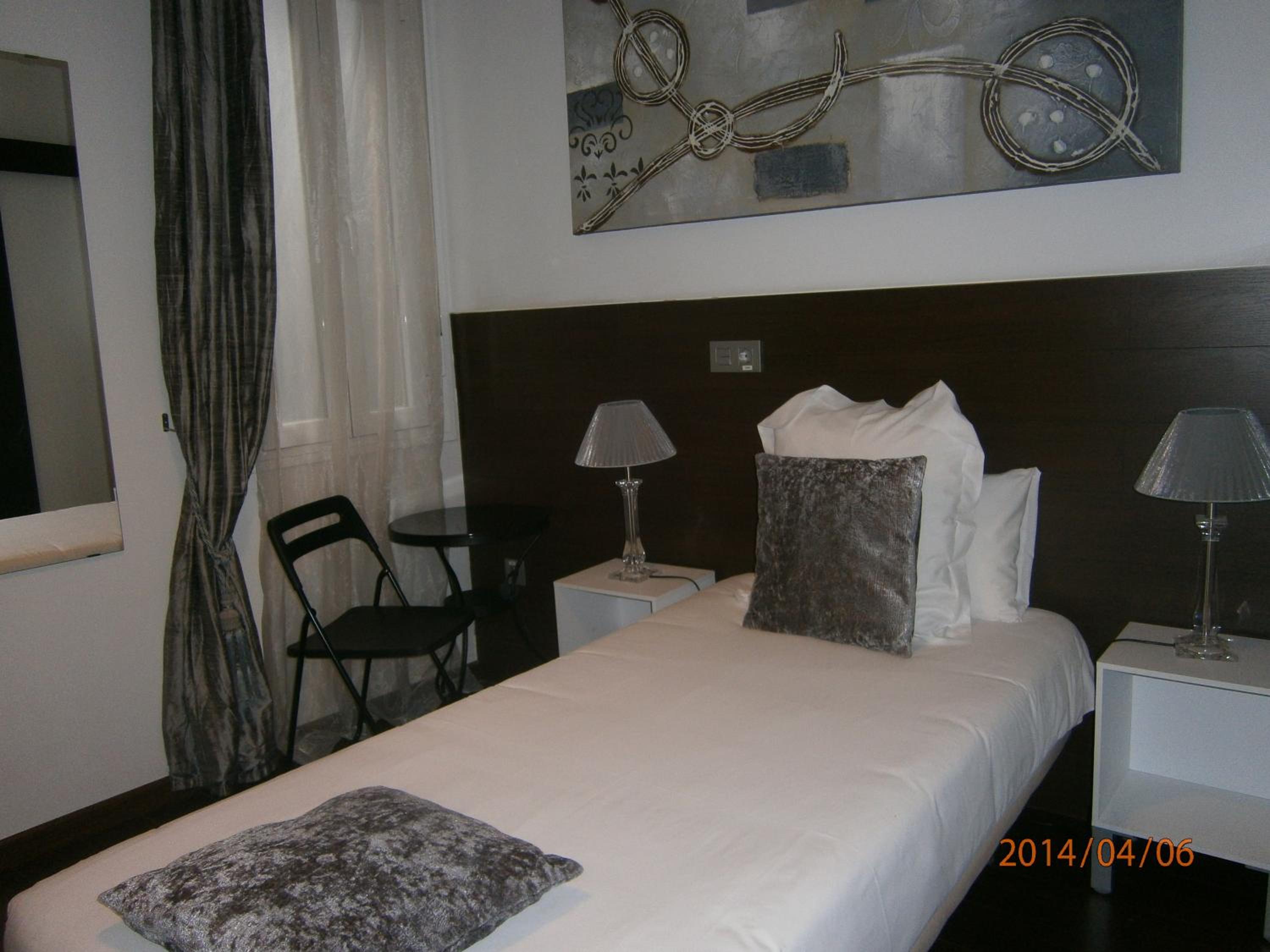 Single Room photo 3