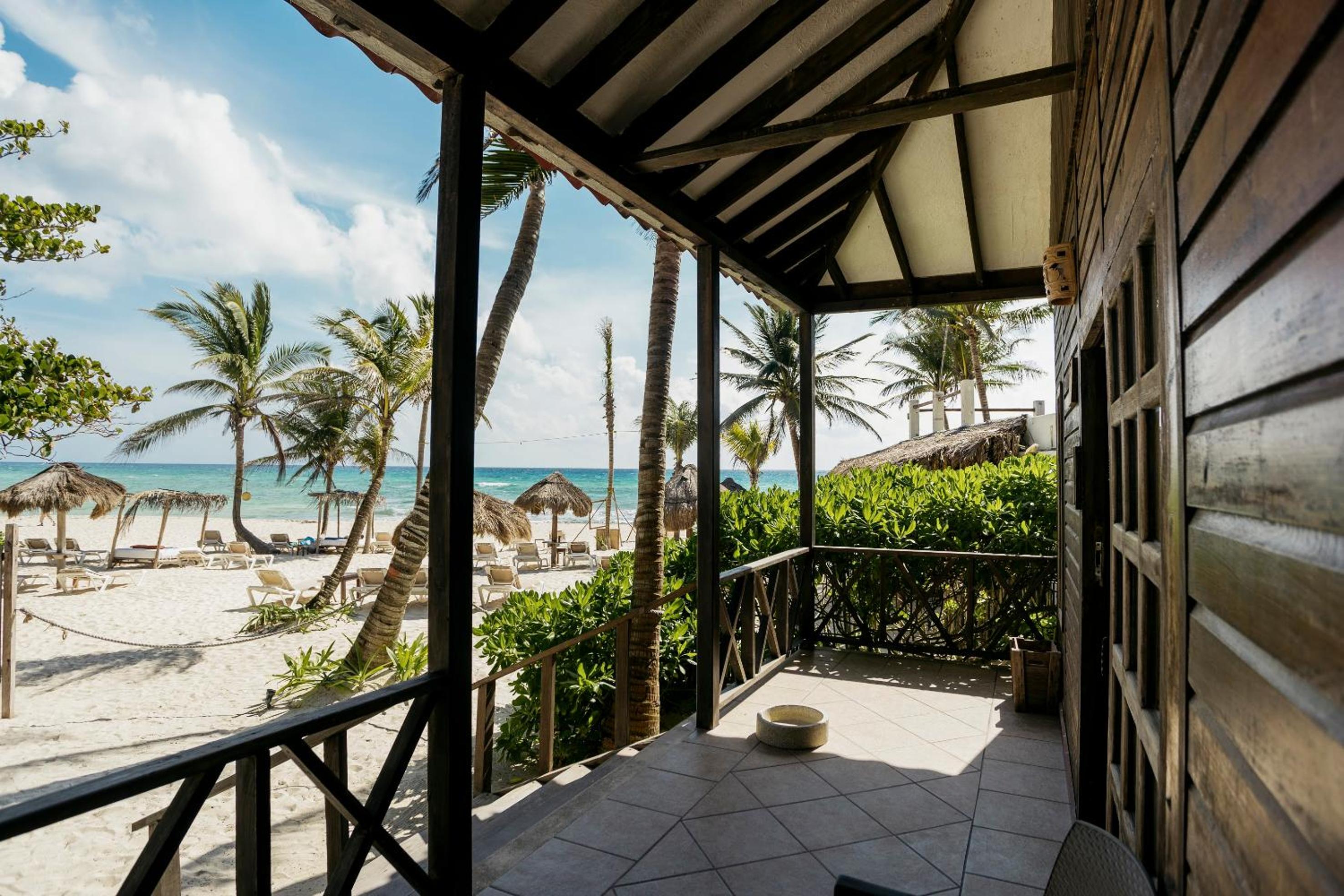 OceanFront Bungalow - 2 Doubles Beds