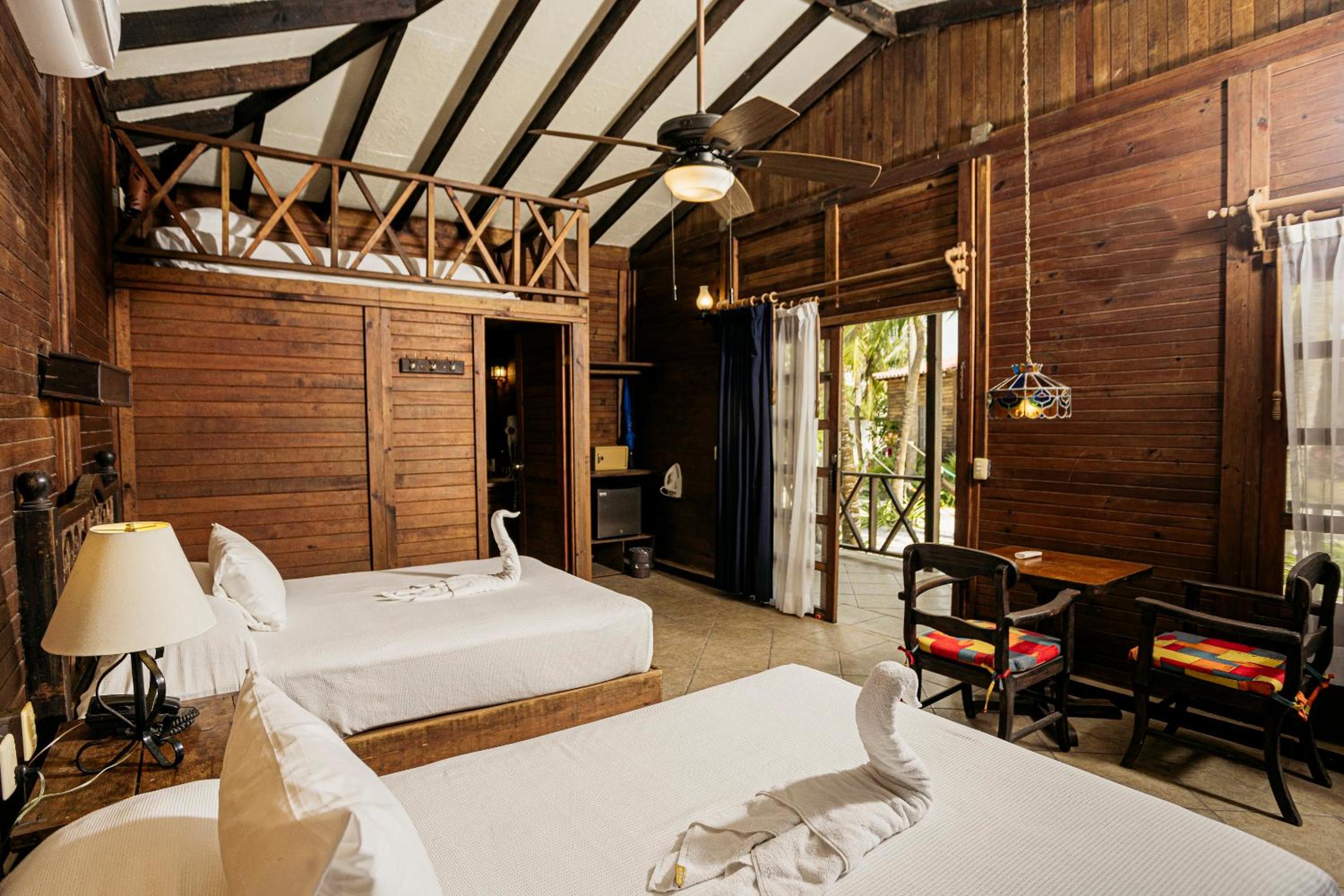 OceanFront Bungalow - 2 Doubles Beds