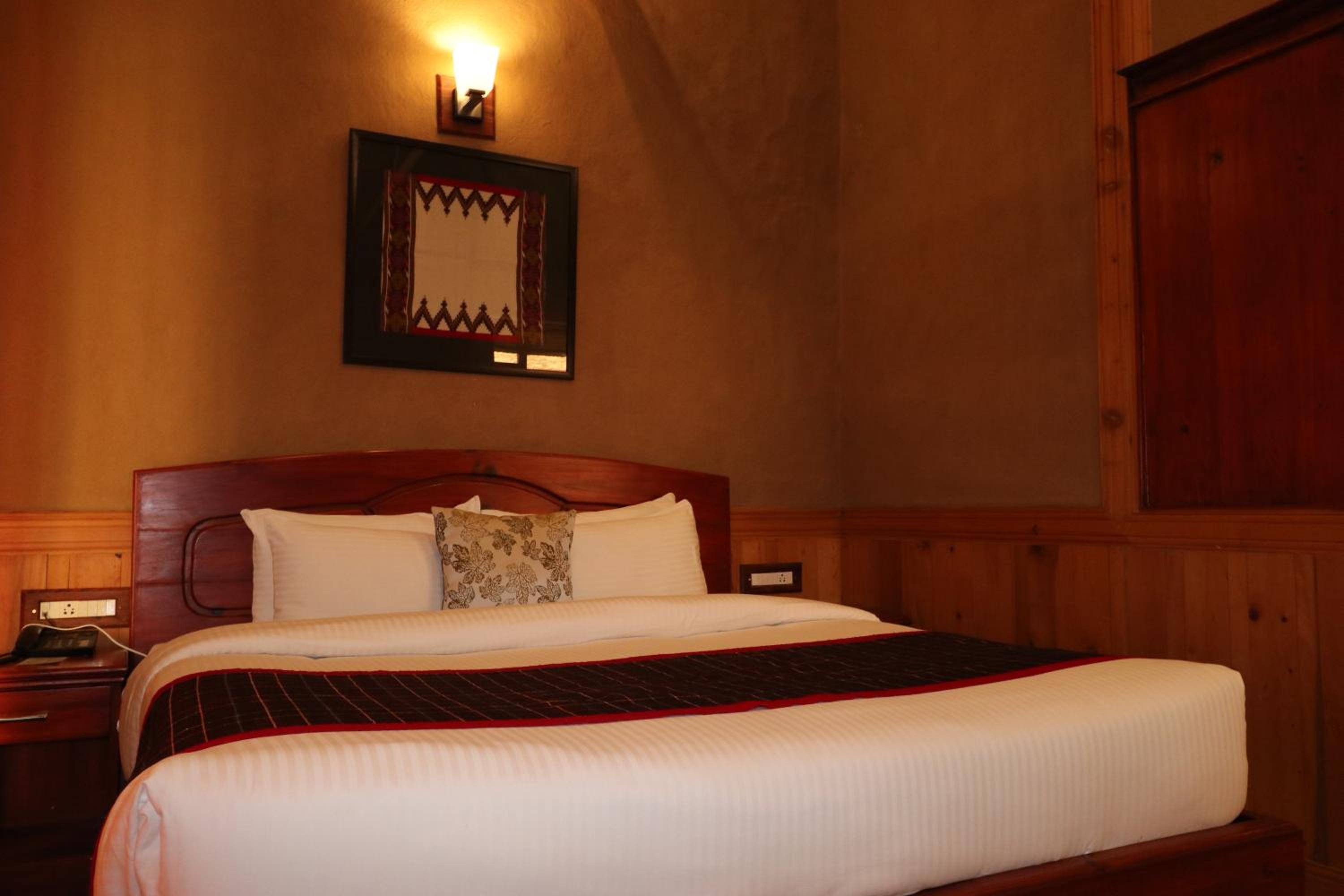 Superior King Room - Photo 16