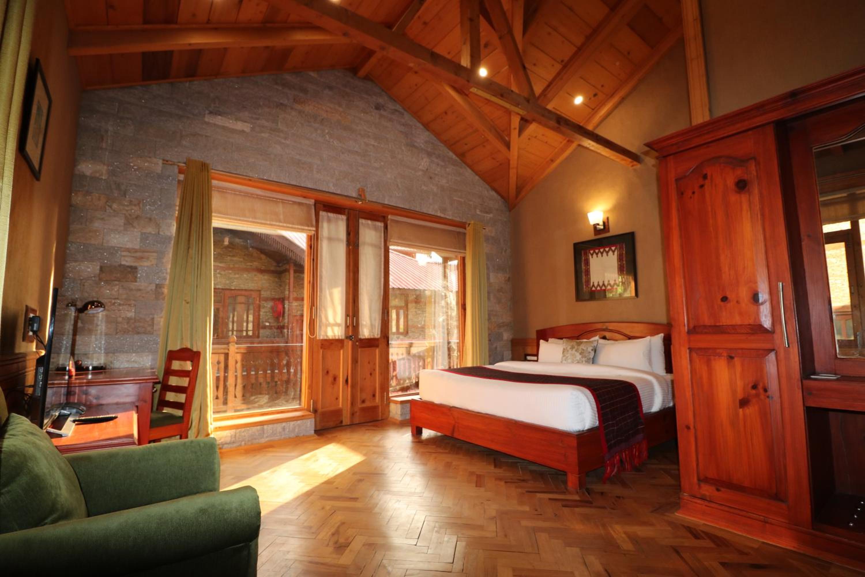 Superior King Room - Photo 17